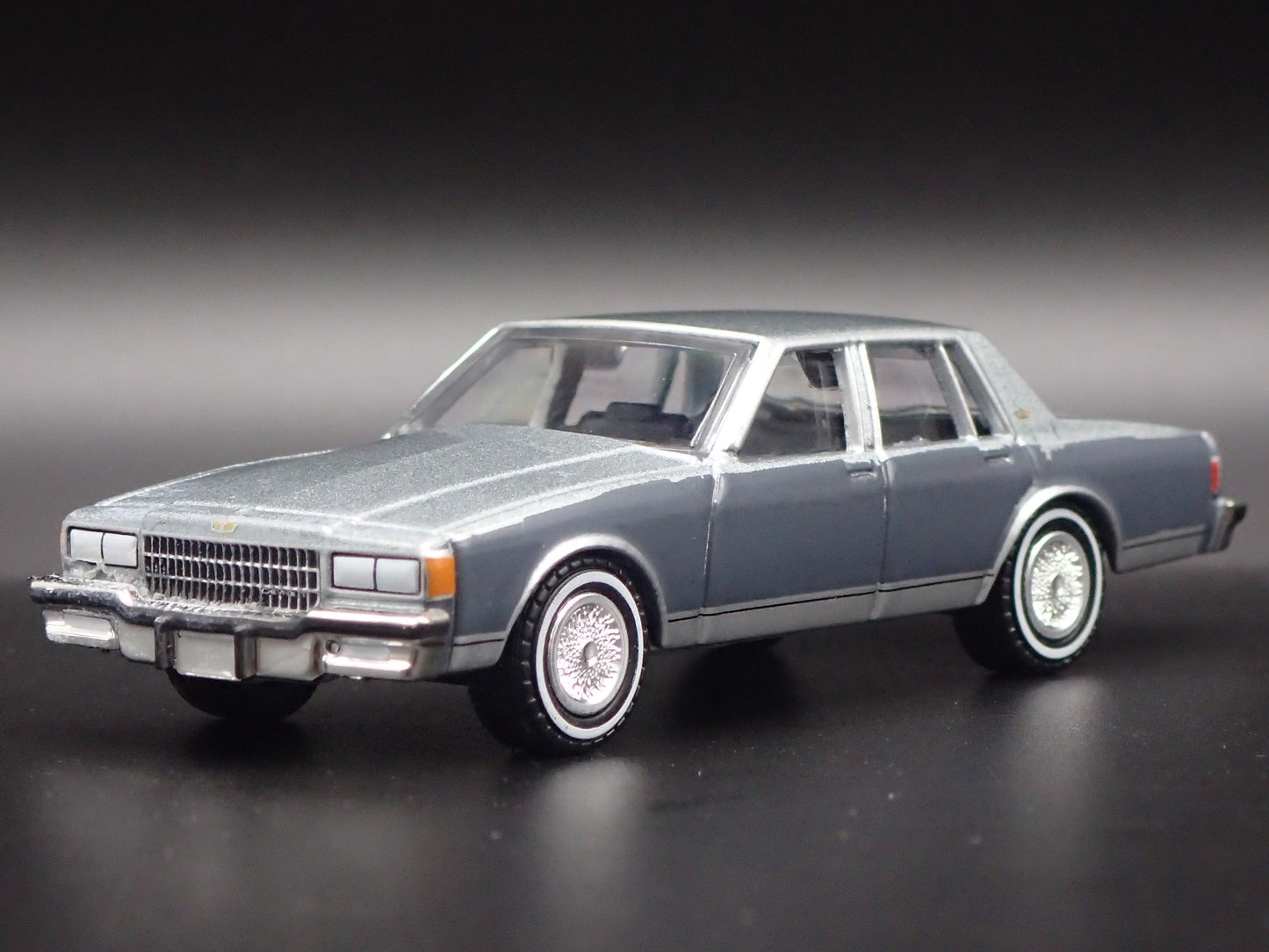 1981 81 CHEVY CHEVROLET CAPRICE CLASSIC 1/64 SCALE DIORAMA DIECAST MODEL CAR
