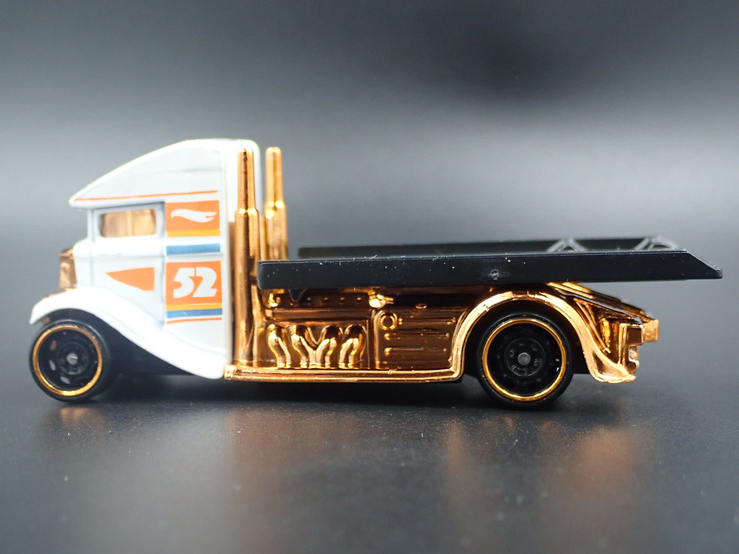 VINTAGE FORD COE FLATBED TRUCK CAR HAULER 1:64 SCALE DIORAMA DIECAST MODEL CAR