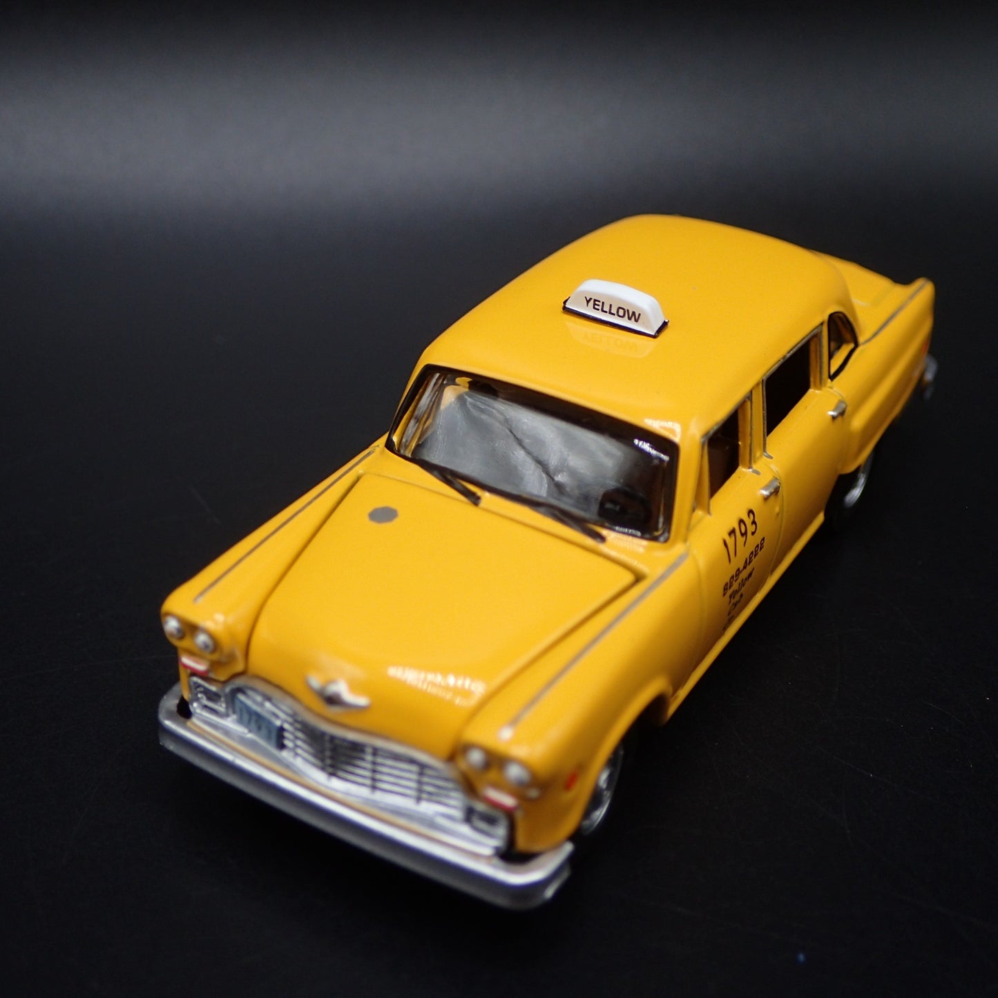 1980 80 CHECKER TAXI YELLOW CAB CO 1:64 SCALE COLLECTIBLE DIECAST MODEL CAR