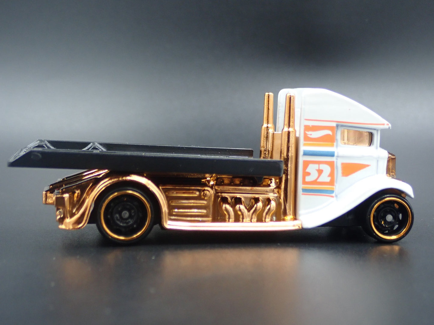 VINTAGE FORD COE FLATBED TRUCK CAR HAULER 1:64 SCALE DIORAMA DIECAST MODEL CAR