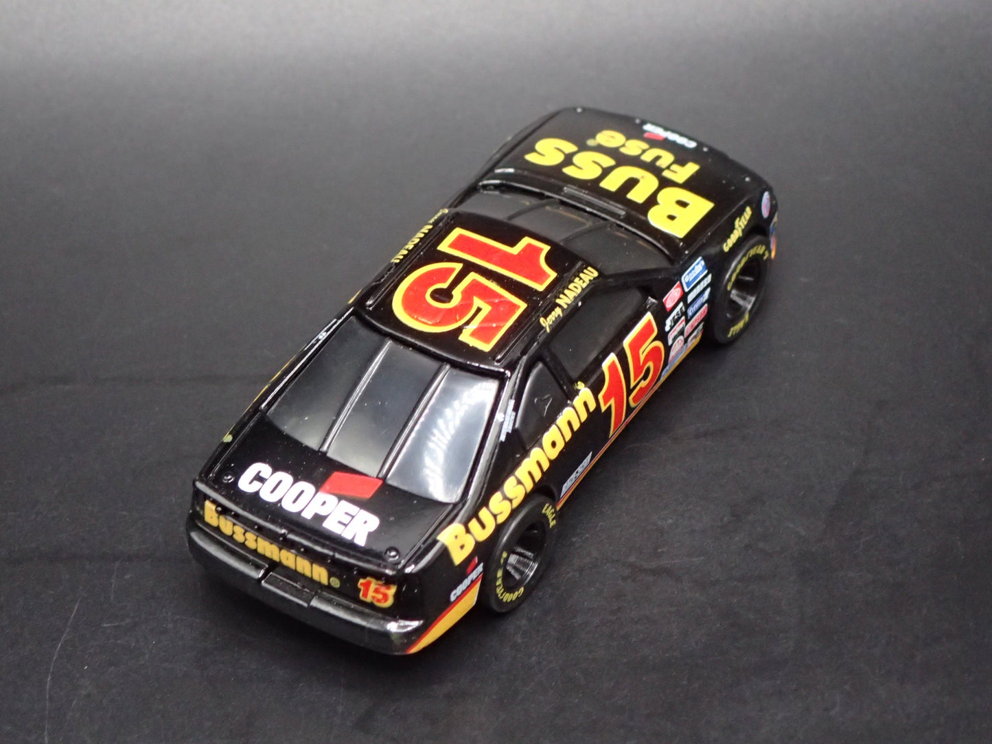 1995 95 FORD THUNDERBIRD 15 JERRY NADEAU NASCAR 1/64 SCALE DIECAST MODEL CAR