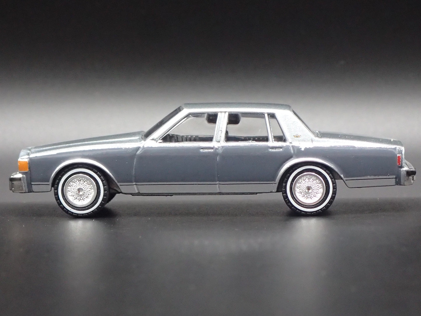 1981 81 CHEVY CHEVROLET CAPRICE CLASSIC 1/64 SCALE DIORAMA DIECAST MODEL CAR