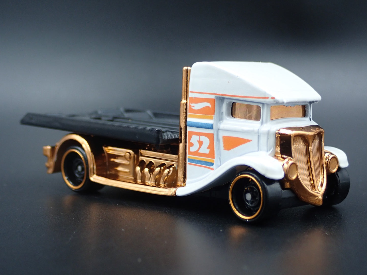 VINTAGE FORD COE FLATBED TRUCK CAR HAULER 1:64 SCALE DIORAMA DIECAST MODEL CAR