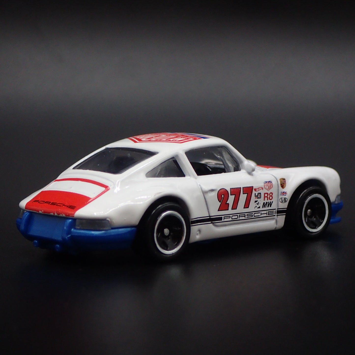 1971 71 PORSCHE 911 MAGNUS WALKER URBAN OUTLAW MOMO 1:64 SCALE DIECAST MODEL CAR
