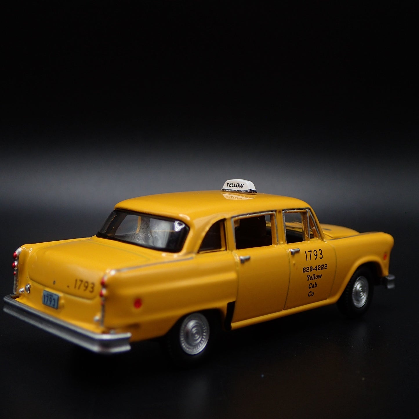 1980 80 CHECKER TAXI YELLOW CAB CO 1:64 SCALE COLLECTIBLE DIECAST MODEL CAR