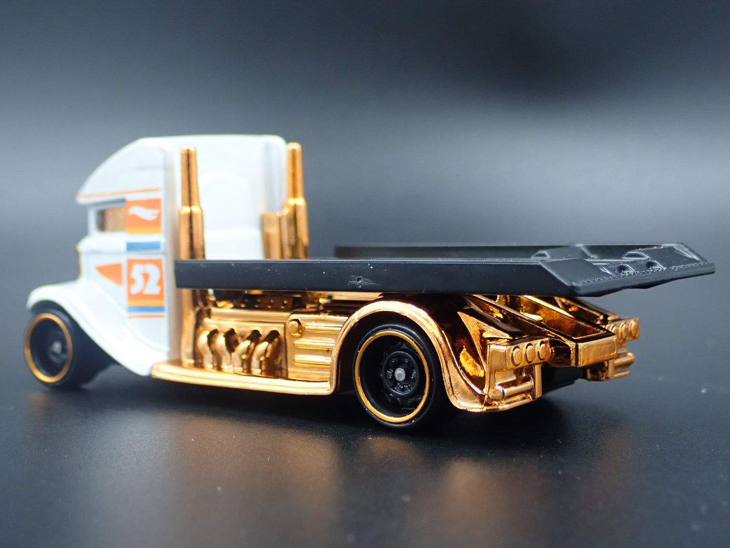 VINTAGE FORD COE FLATBED TRUCK CAR HAULER 1:64 SCALE DIORAMA DIECAST MODEL CAR