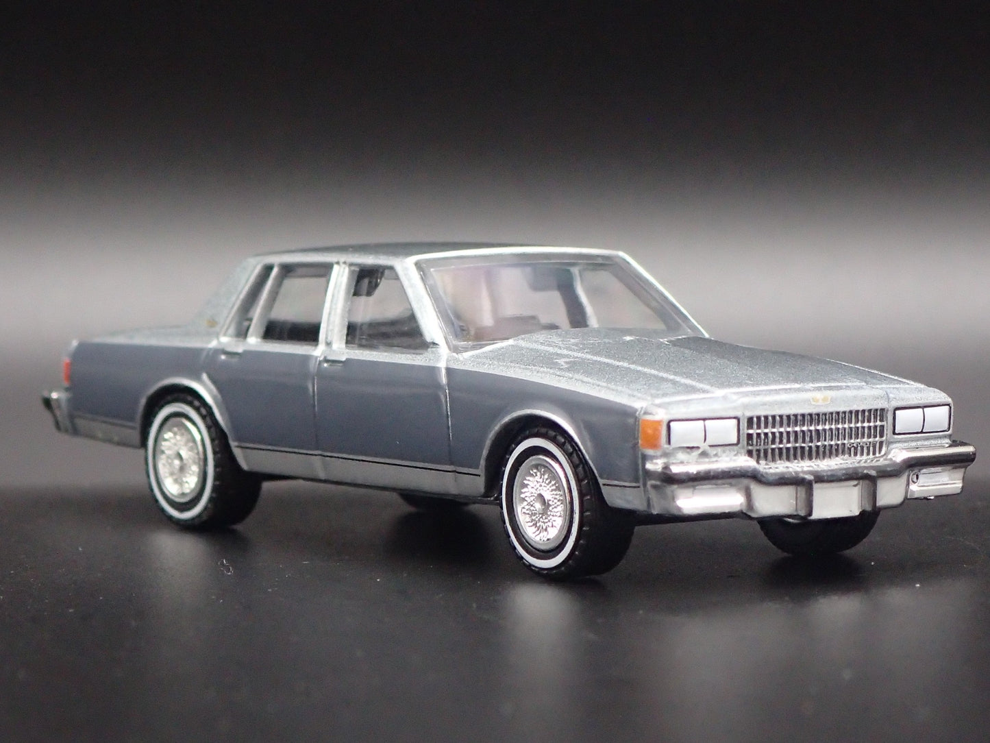 1981 81 CHEVY CHEVROLET CAPRICE CLASSIC 1/64 SCALE DIORAMA DIECAST MODEL CAR