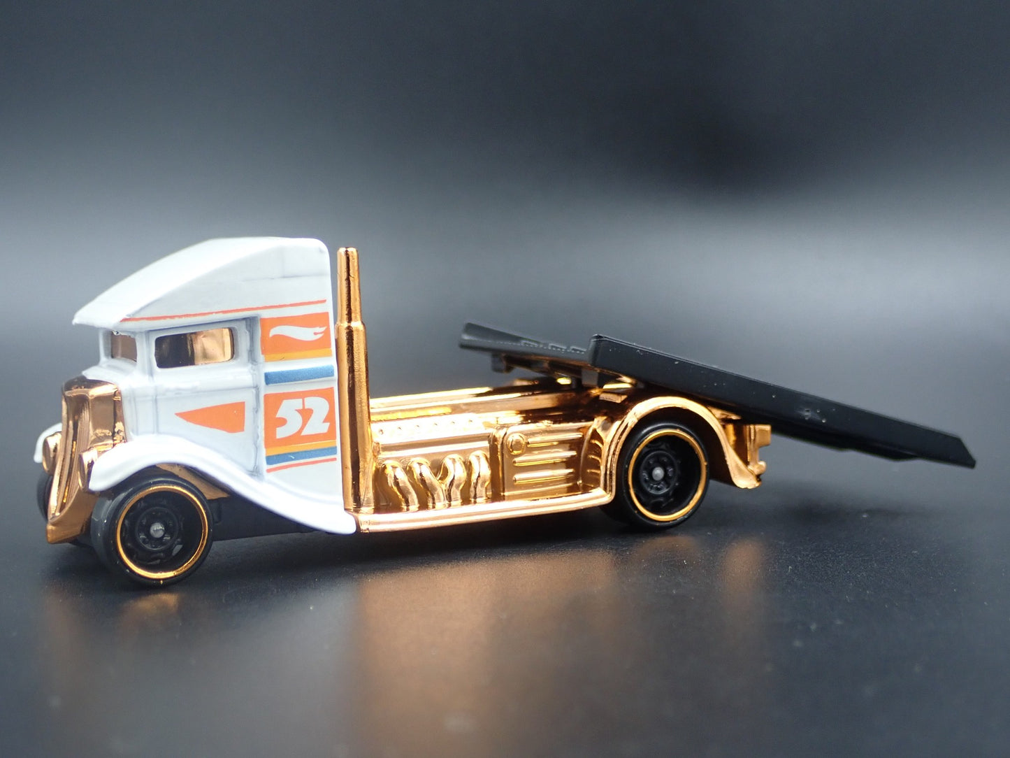 VINTAGE FORD COE FLATBED TRUCK CAR HAULER 1:64 SCALE DIORAMA DIECAST MODEL CAR