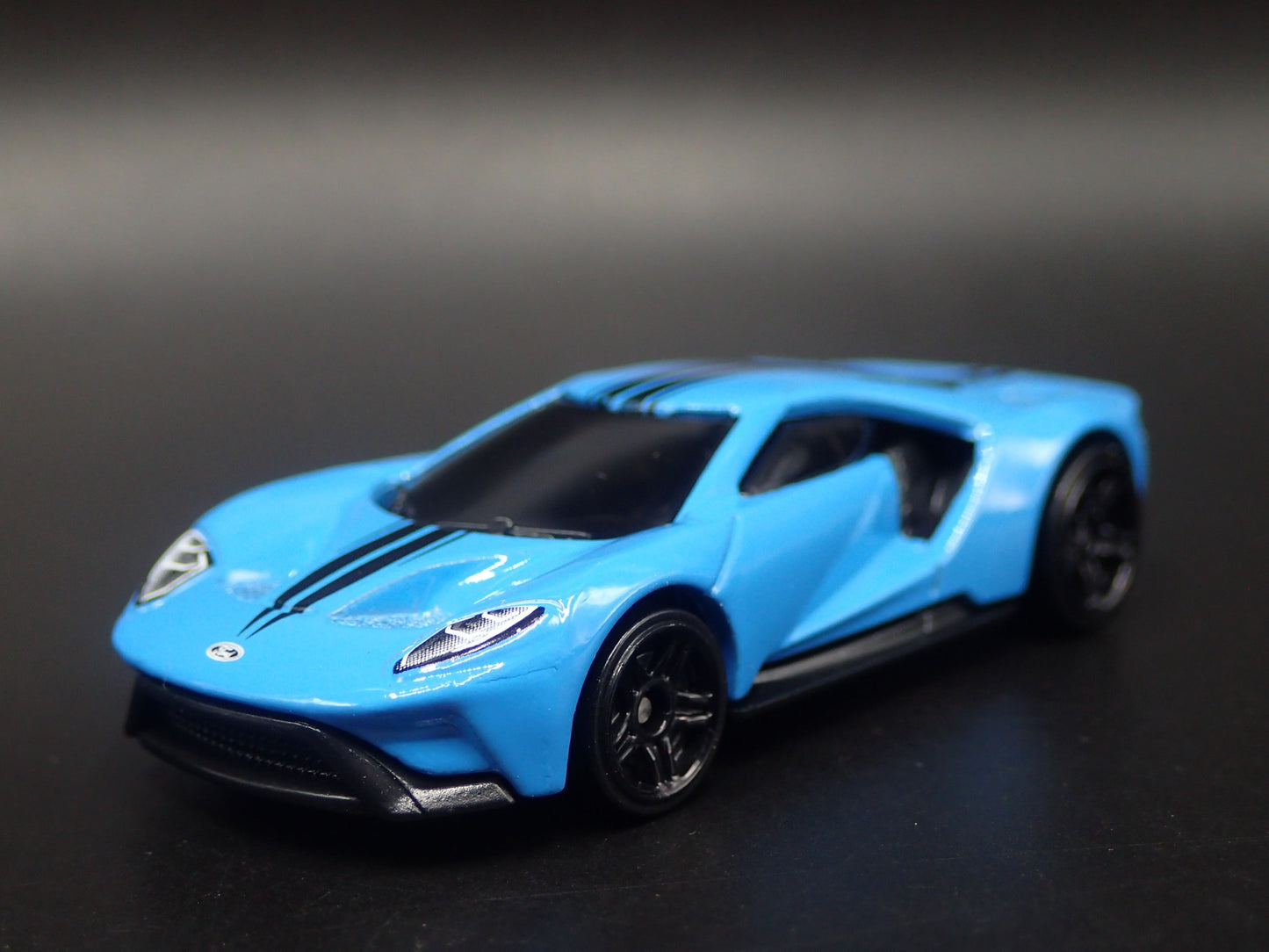 2017-2022 FORD GT SUPERCAR BLUE 1:64 SCALE COLLECTIBLE DIORAMA DIECAST MODEL CAR