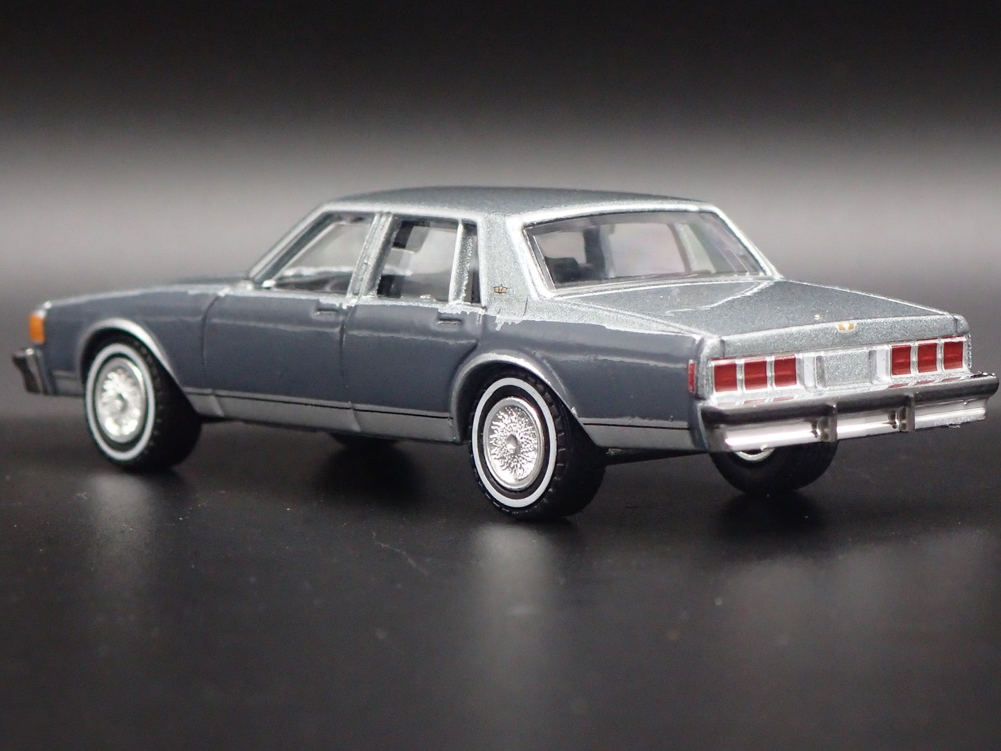 1981 81 CHEVY CHEVROLET CAPRICE CLASSIC 1/64 SCALE DIORAMA DIECAST MODEL CAR