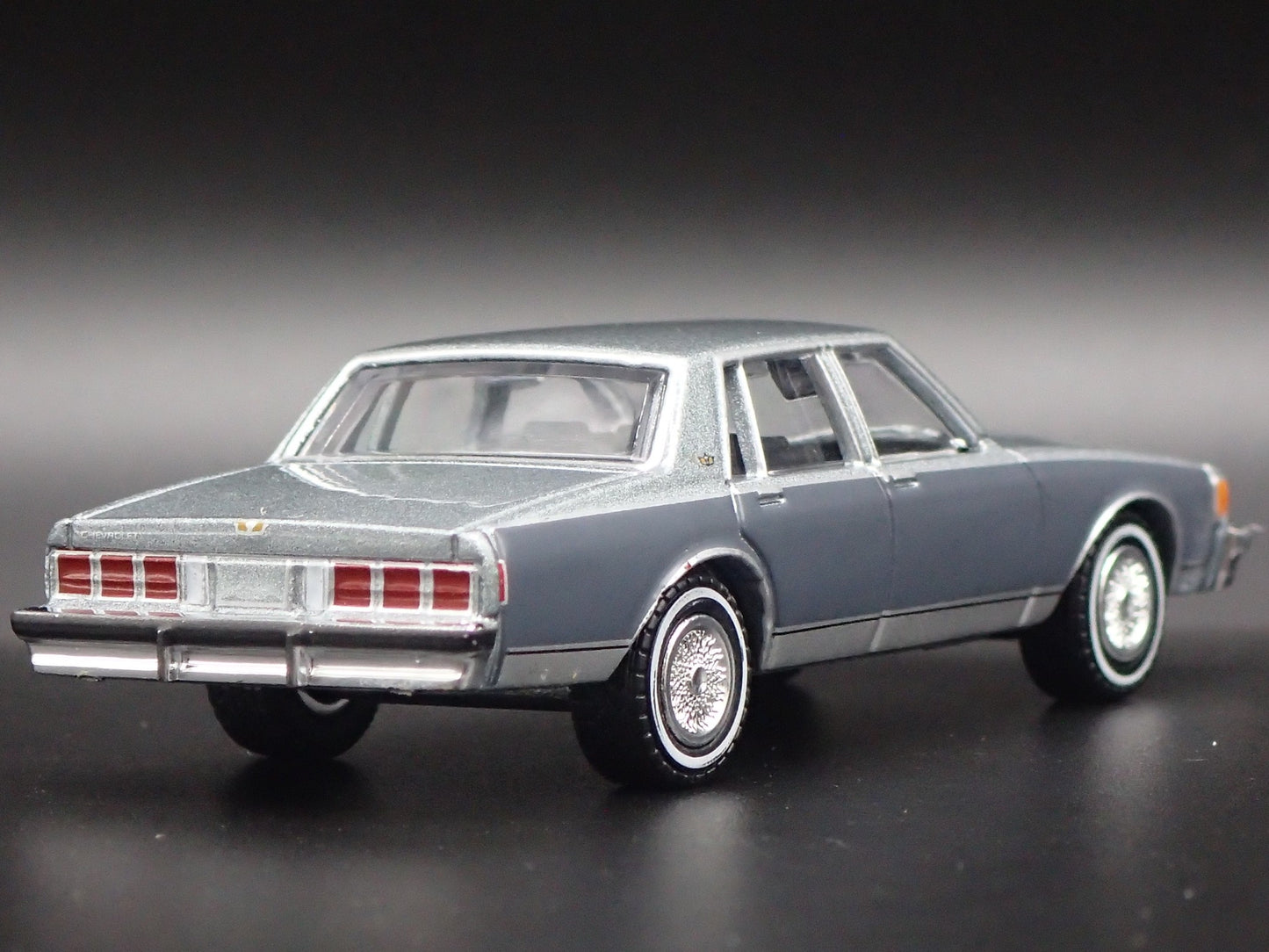 1981 81 CHEVY CHEVROLET CAPRICE CLASSIC 1/64 SCALE DIORAMA DIECAST MODEL CAR