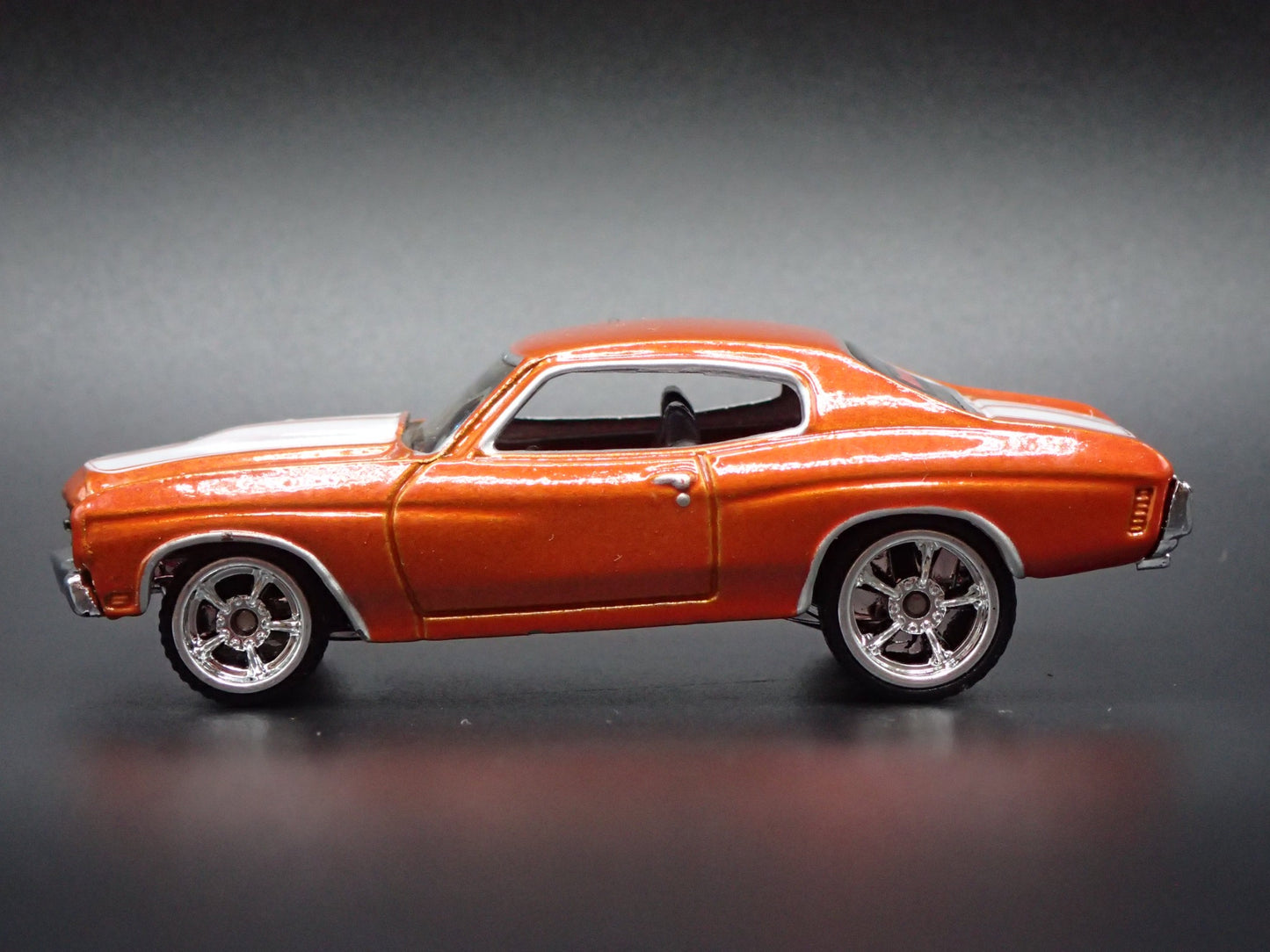 1970 70 CHEVY CHEVROLET CHEVELLE ORANGE 1:64 SCALE DIORAMA DIECAST MODEL CAR