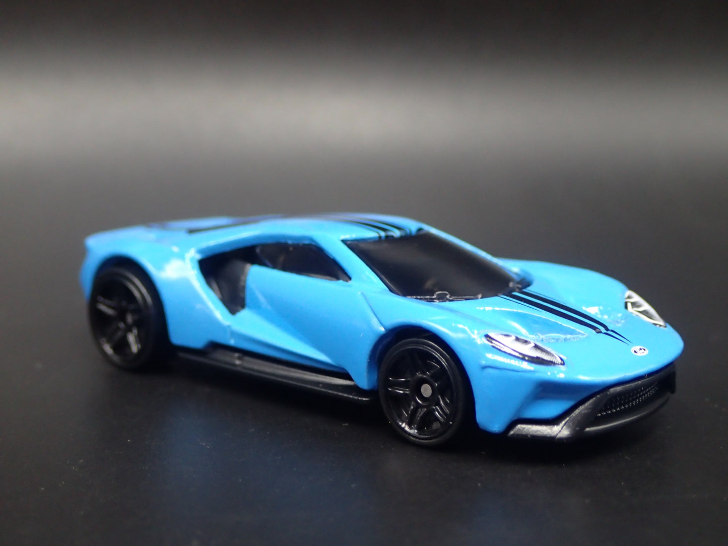 2017-2022 FORD GT SUPERCAR BLUE 1:64 SCALE COLLECTIBLE DIORAMA DIECAST MODEL CAR