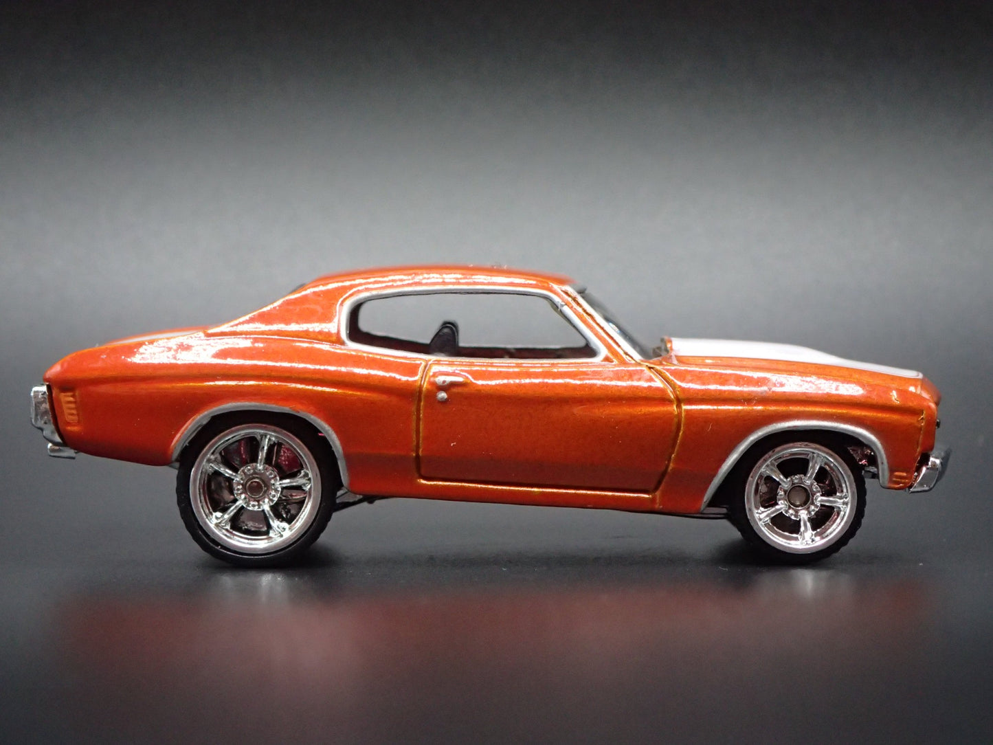 1970 70 CHEVY CHEVROLET CHEVELLE ORANGE 1:64 SCALE DIORAMA DIECAST MODEL CAR