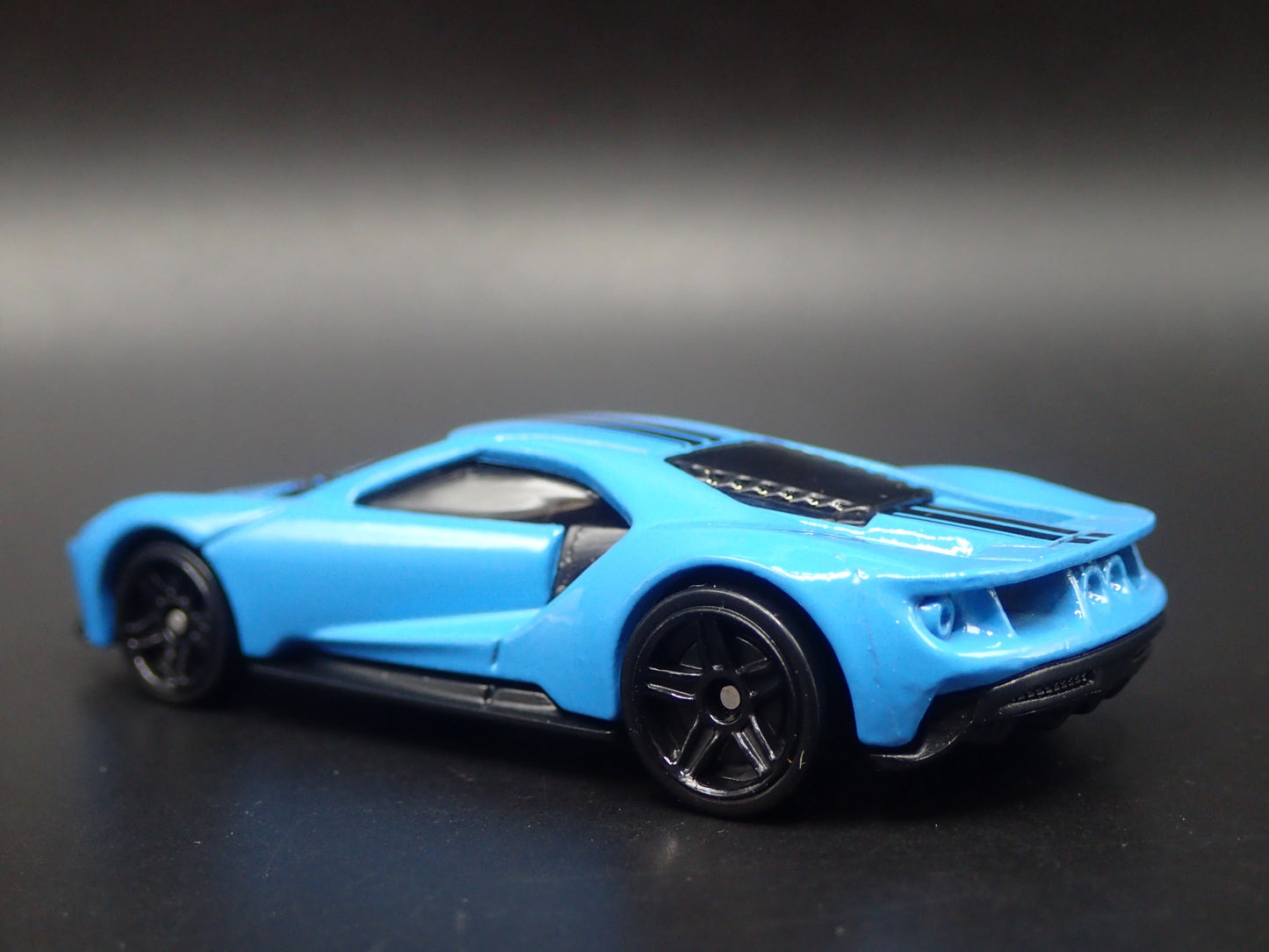 2017-2022 FORD GT SUPERCAR BLUE 1:64 SCALE COLLECTIBLE DIORAMA DIECAST MODEL CAR