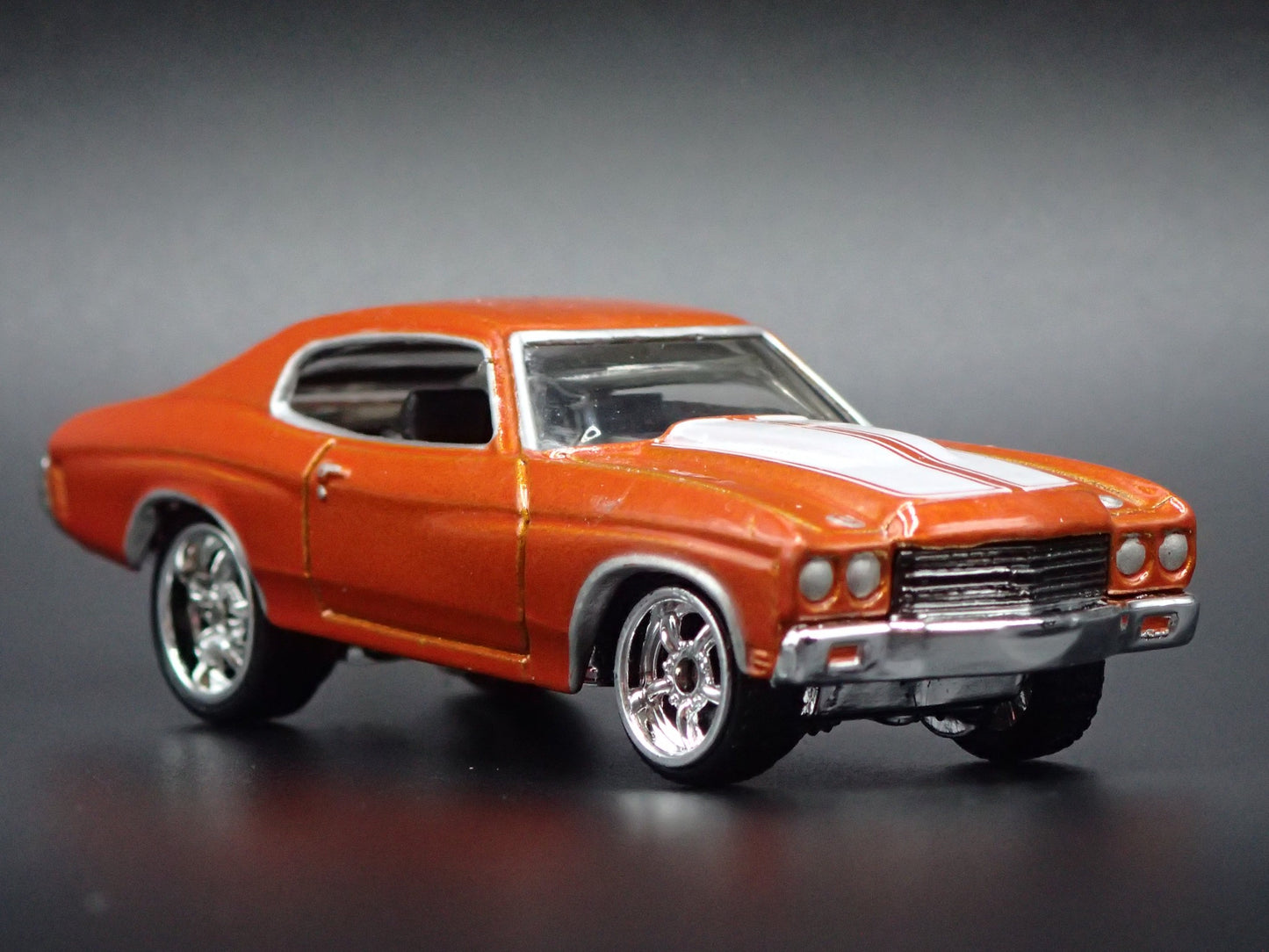 1970 70 CHEVY CHEVROLET CHEVELLE ORANGE 1:64 SCALE DIORAMA DIECAST MODEL CAR