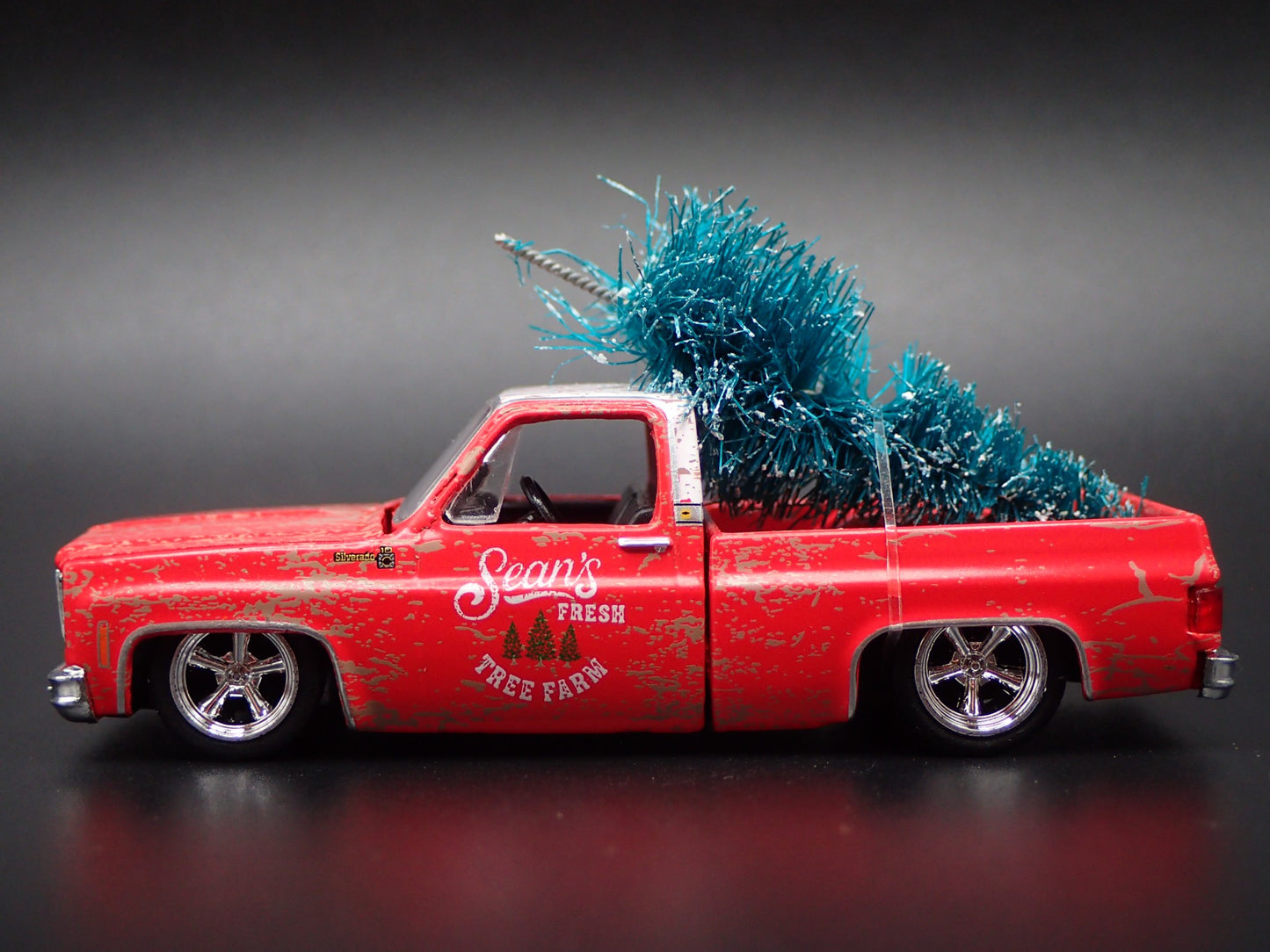 1977 CHEVY CHEVROLET SILVERADO 10 SQUAREBODY TRUCK XMAS 1/64 DIECAST MODEL CAR