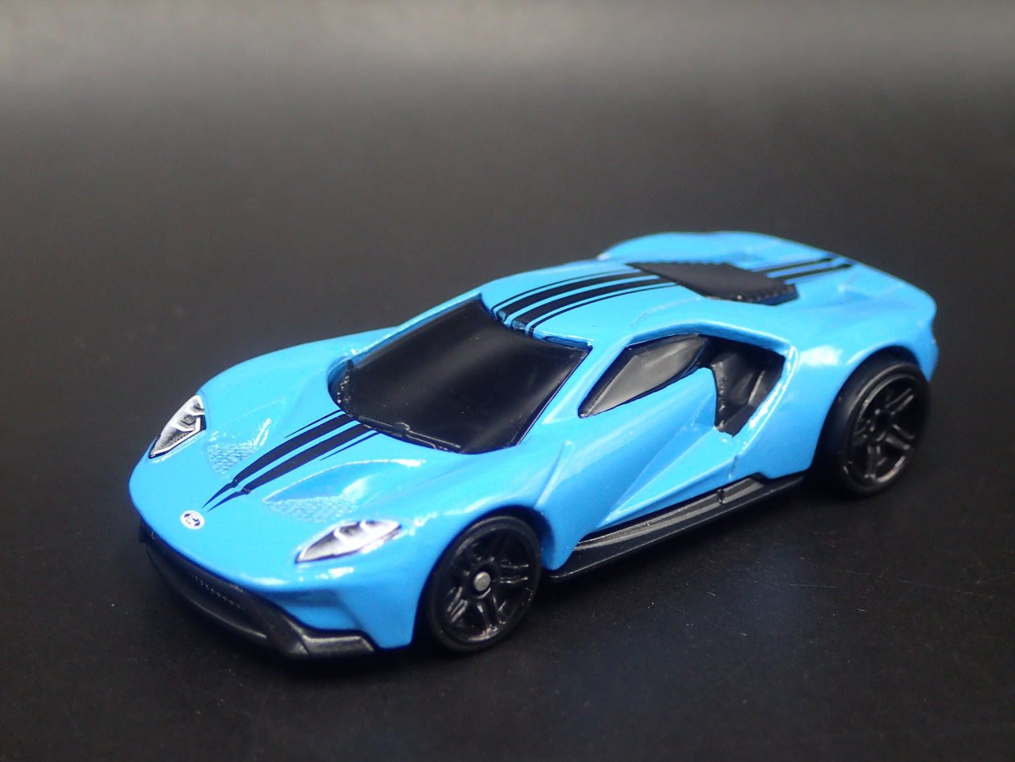 2017-2022 FORD GT SUPERCAR BLUE 1:64 SCALE COLLECTIBLE DIORAMA DIECAST MODEL CAR