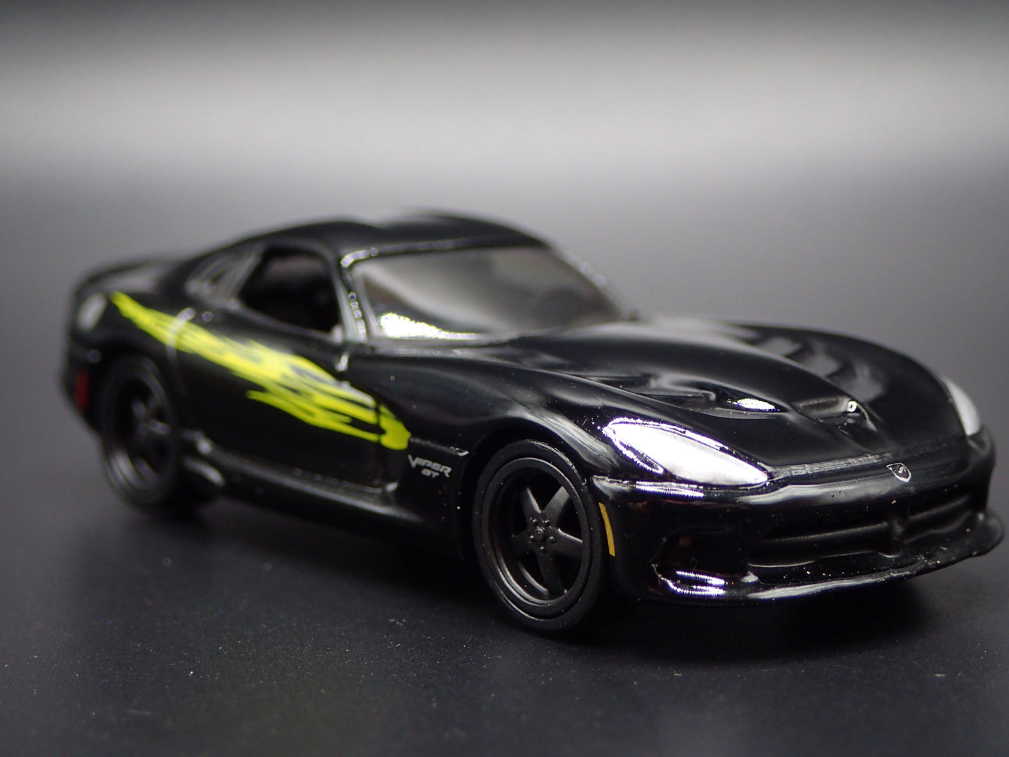 2013- 2017 DODGE VIPER GTC RARE 1/64 SCALE COLLECTIBLE DIORAMA DIECAST MODEL CAR