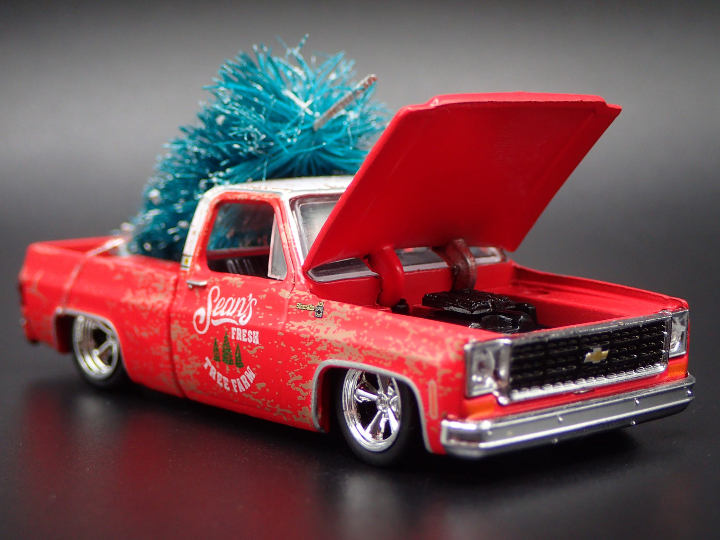 1977 CHEVY CHEVROLET SILVERADO 10 SQUAREBODY TRUCK XMAS 1/64 DIECAST MODEL CAR