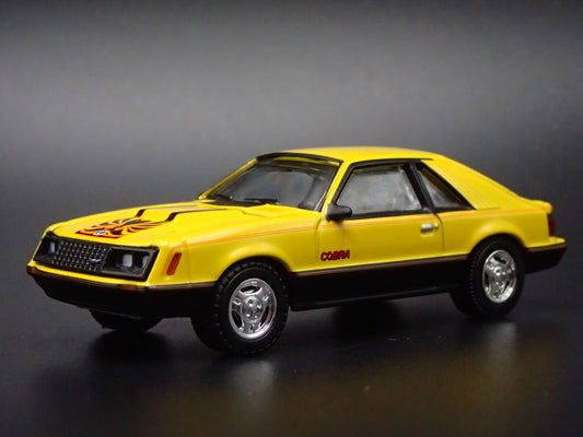 1979 79 FORD MUSTANG COBRA FASTBACK YELLOW 1:64 SCALE DIORAMA DIECAST MODEL CAR