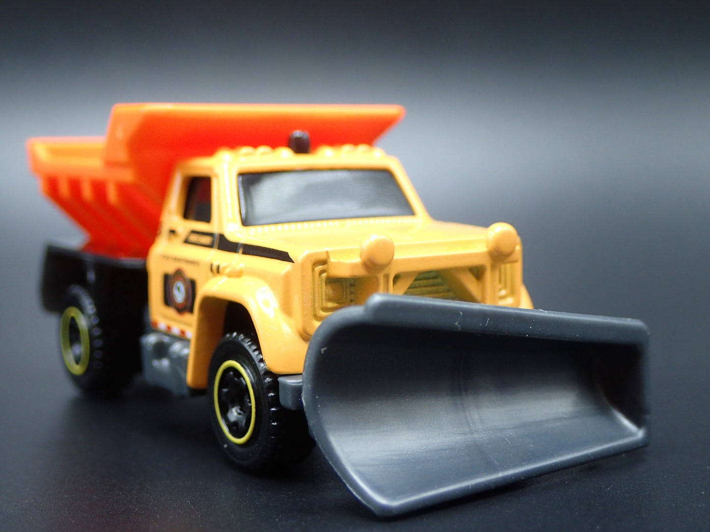 CHEVROLET TRUCK SNOW PLOW ROAD MAINTANCE W HITCH 1:64 MB SCALE DIECAST MODEL CAR