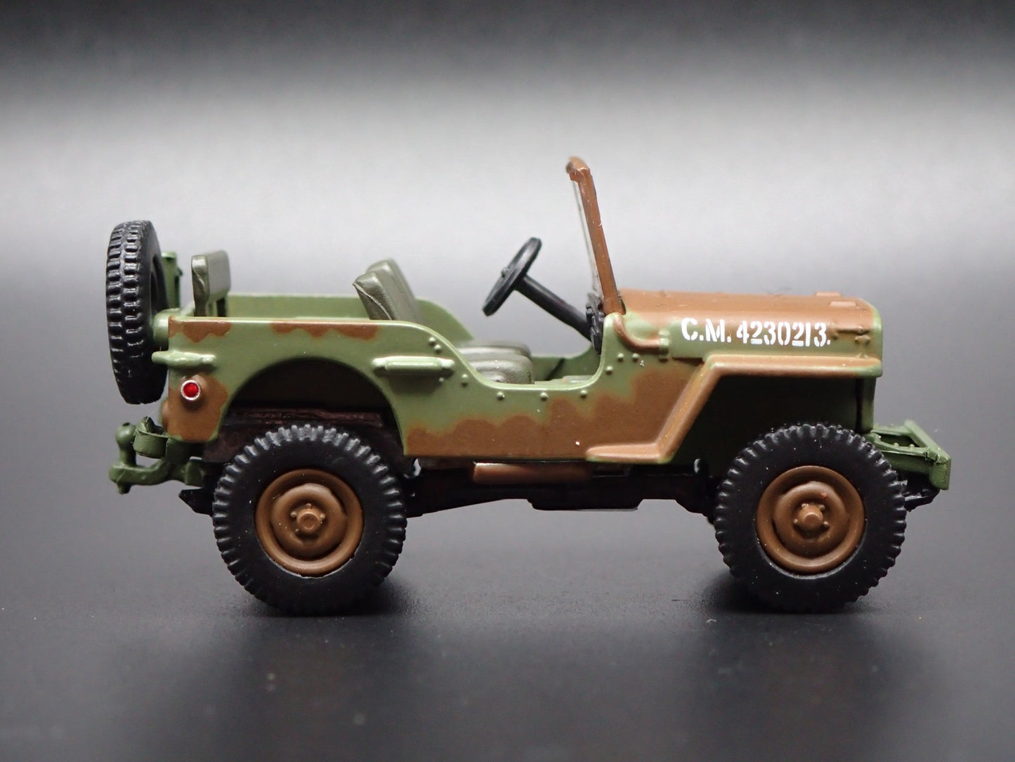 WWII WILLYS MB JEEP 1ST CANADIAN TANK BRIGADE 1:64 SCALE DIECAST MODEL CAR