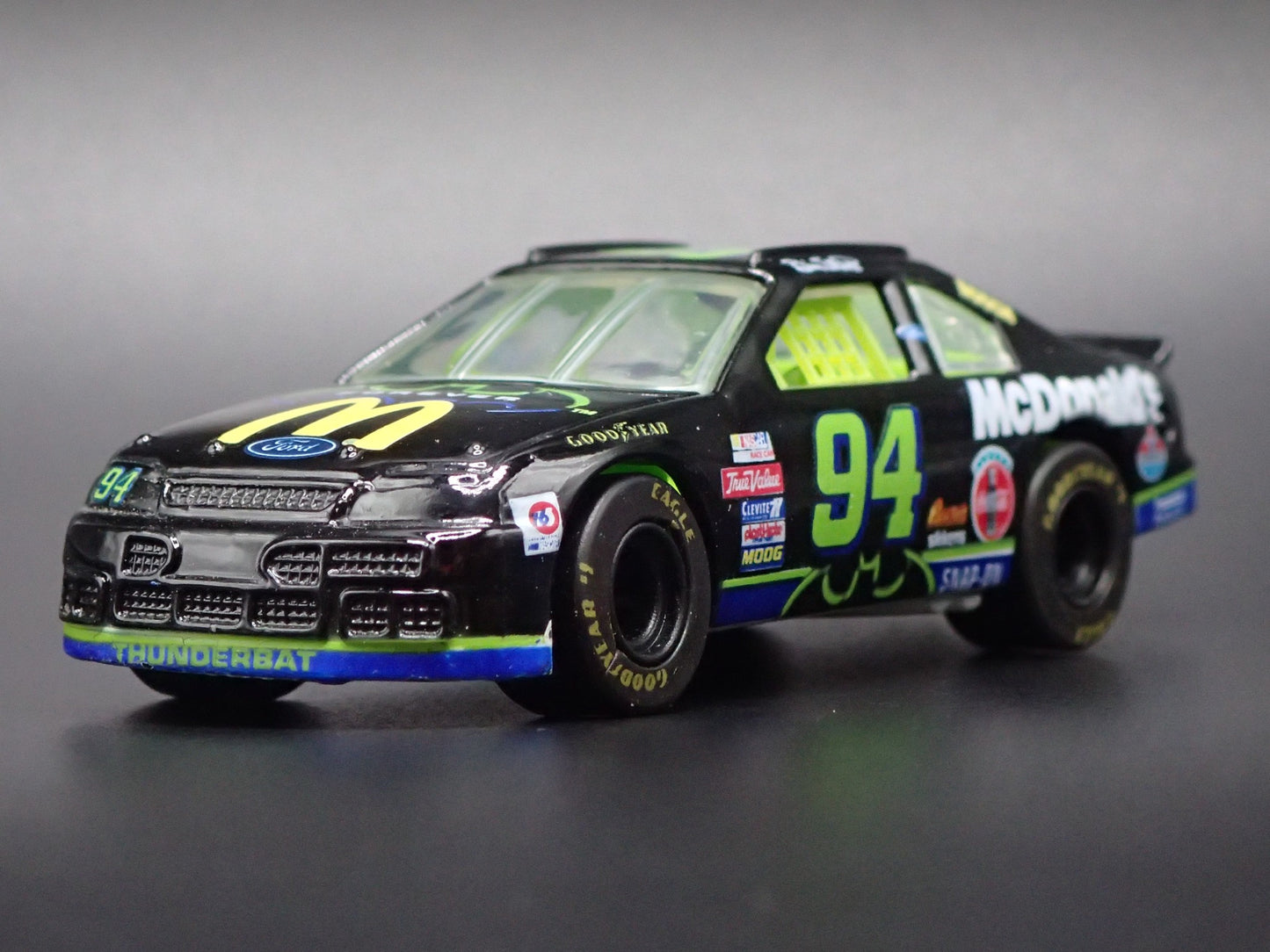 1995 95 FORD THUNDERBIRD 94 BILL ELLIOTT NASCAR 1:64 SCALE DIECAST MODEL CAR