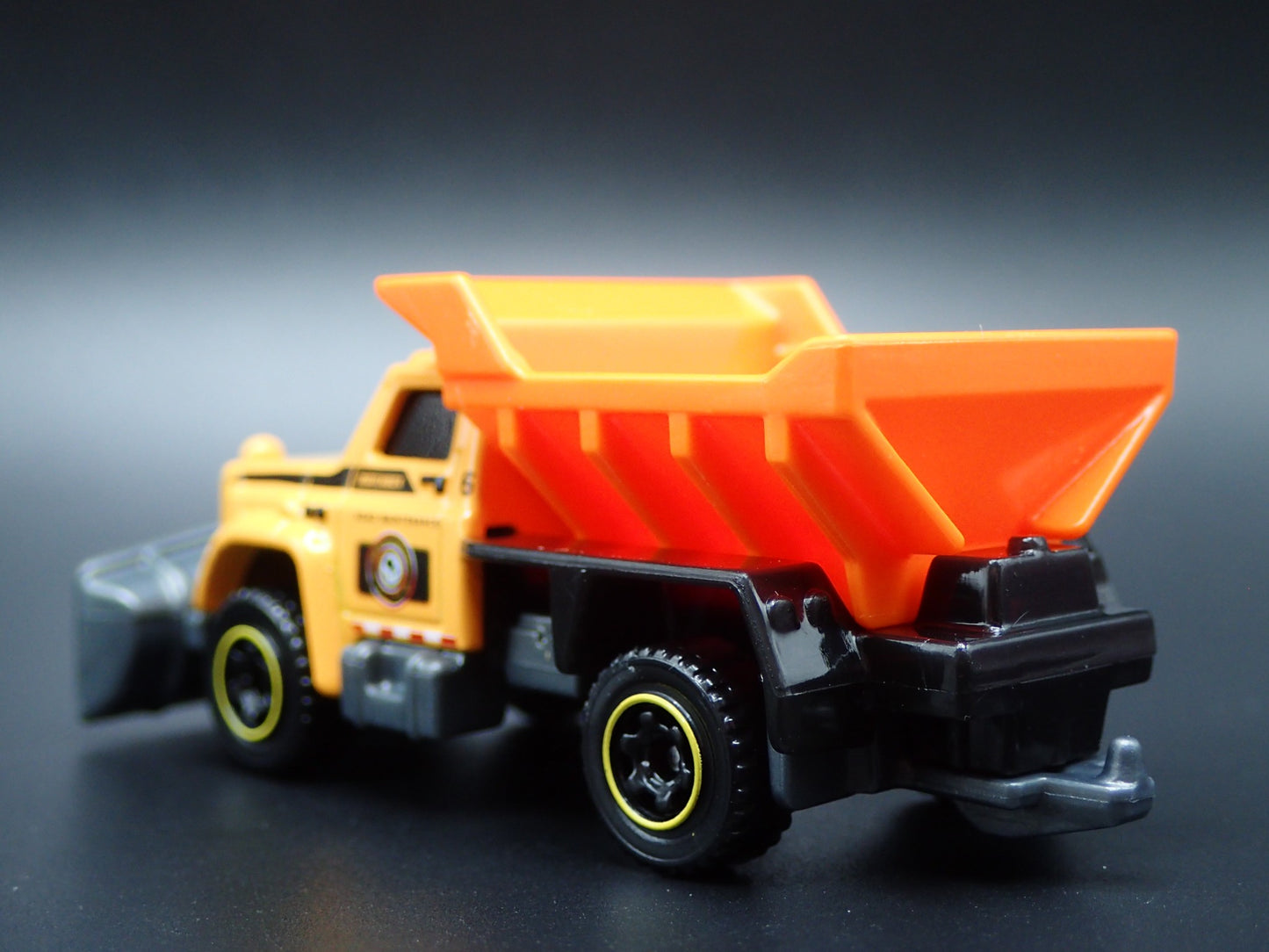 CHEVROLET TRUCK SNOW PLOW ROAD MAINTANCE W HITCH 1:64 MB SCALE DIECAST MODEL CAR