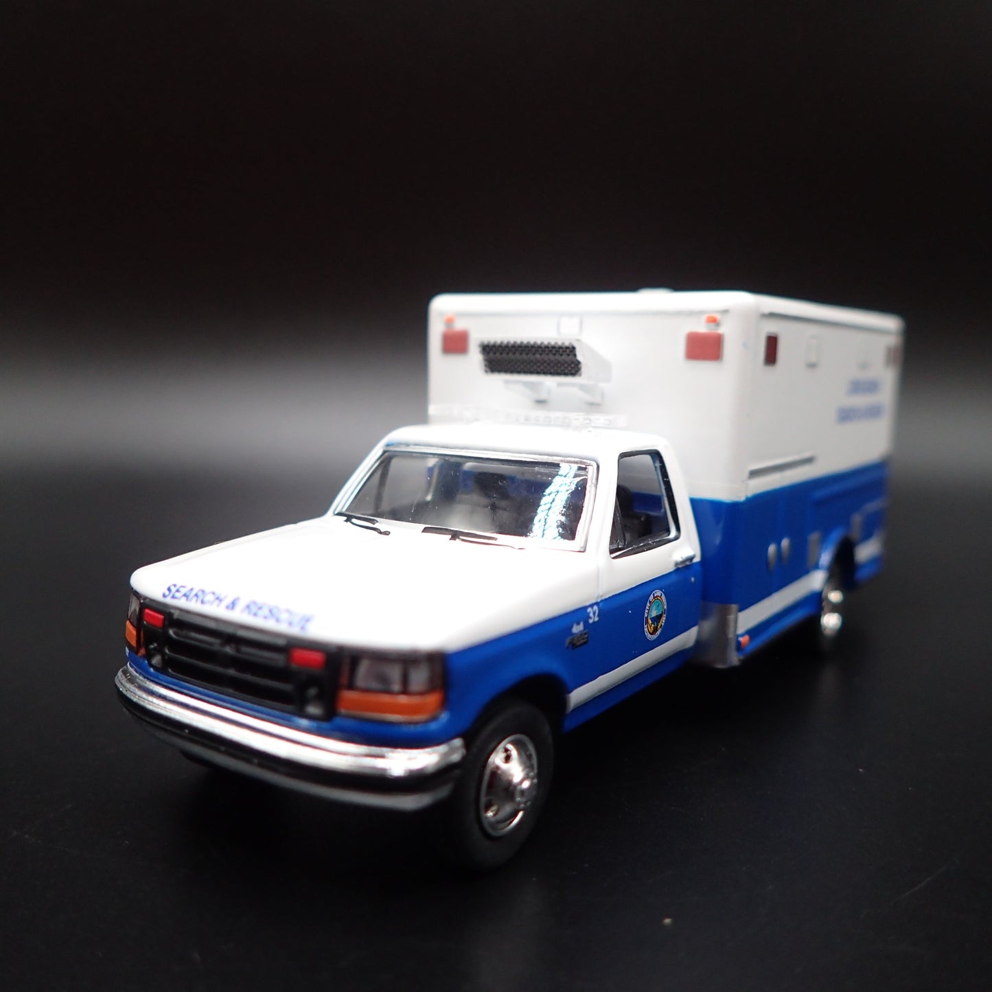 1993 93 FORD F350 AMBULANCE RESCUE LONG BEACH, CA 1:64 SCALE DIECAST MODEL CAR