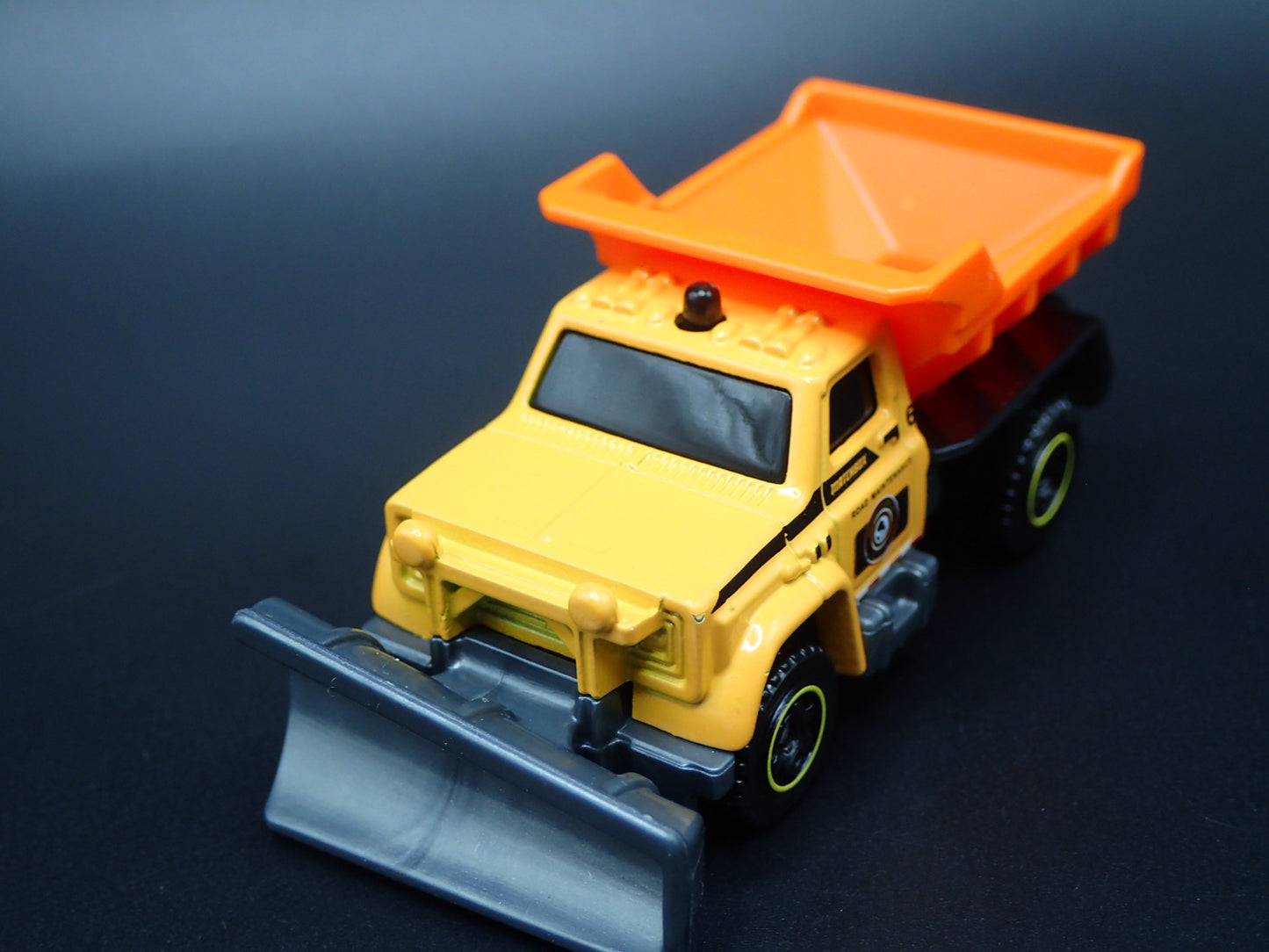 CHEVROLET TRUCK SNOW PLOW ROAD MAINTANCE W HITCH 1:64 MB SCALE DIECAST MODEL CAR