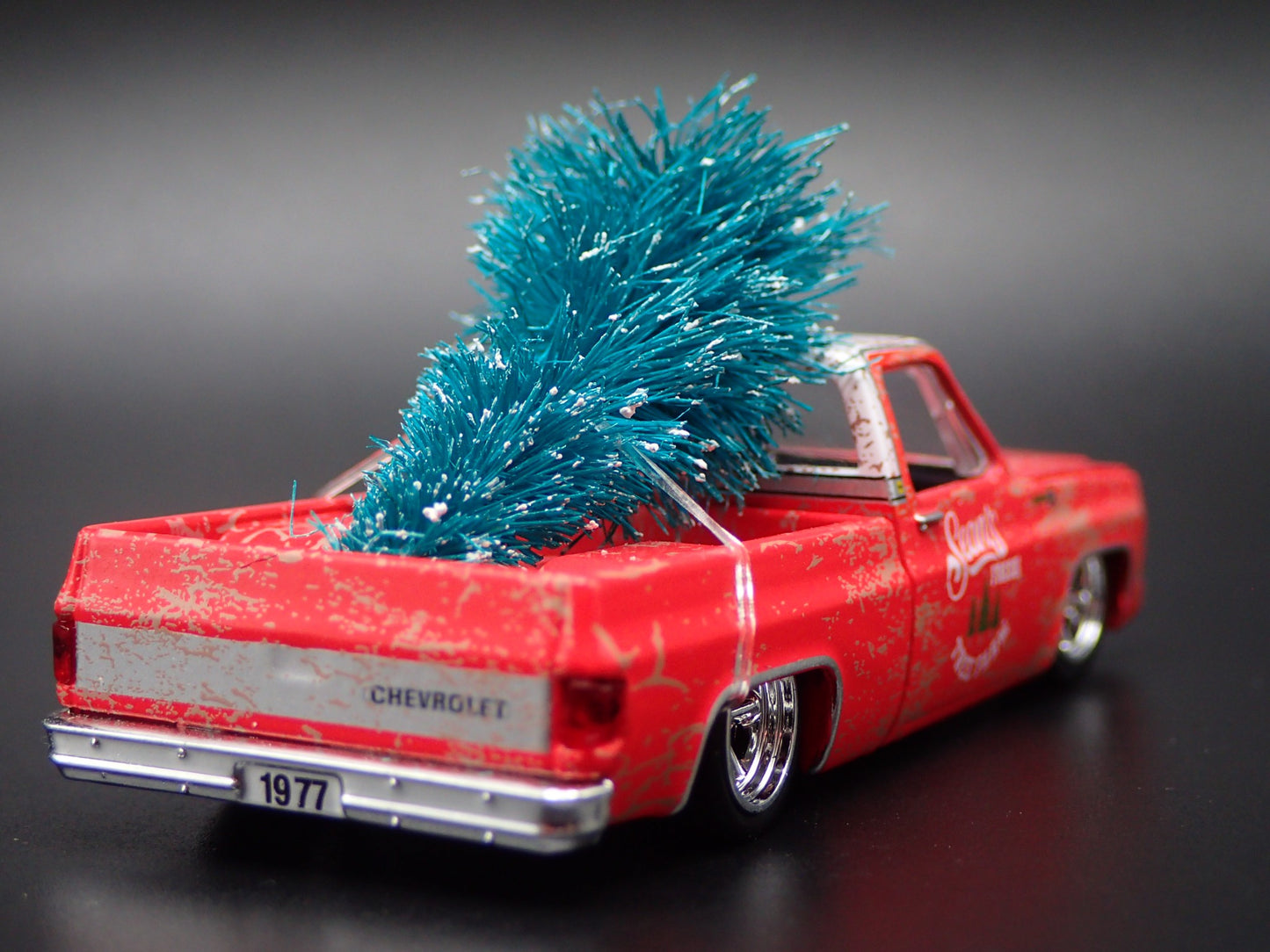 1977 CHEVY CHEVROLET SILVERADO 10 SQUAREBODY TRUCK XMAS 1/64 DIECAST MODEL CAR