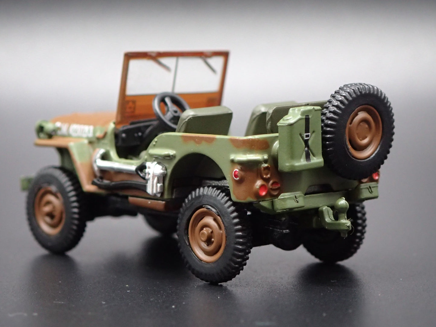 WWII WILLYS MB JEEP 1ST CANADIAN TANK BRIGADE 1:64 SCALE DIECAST MODEL CAR