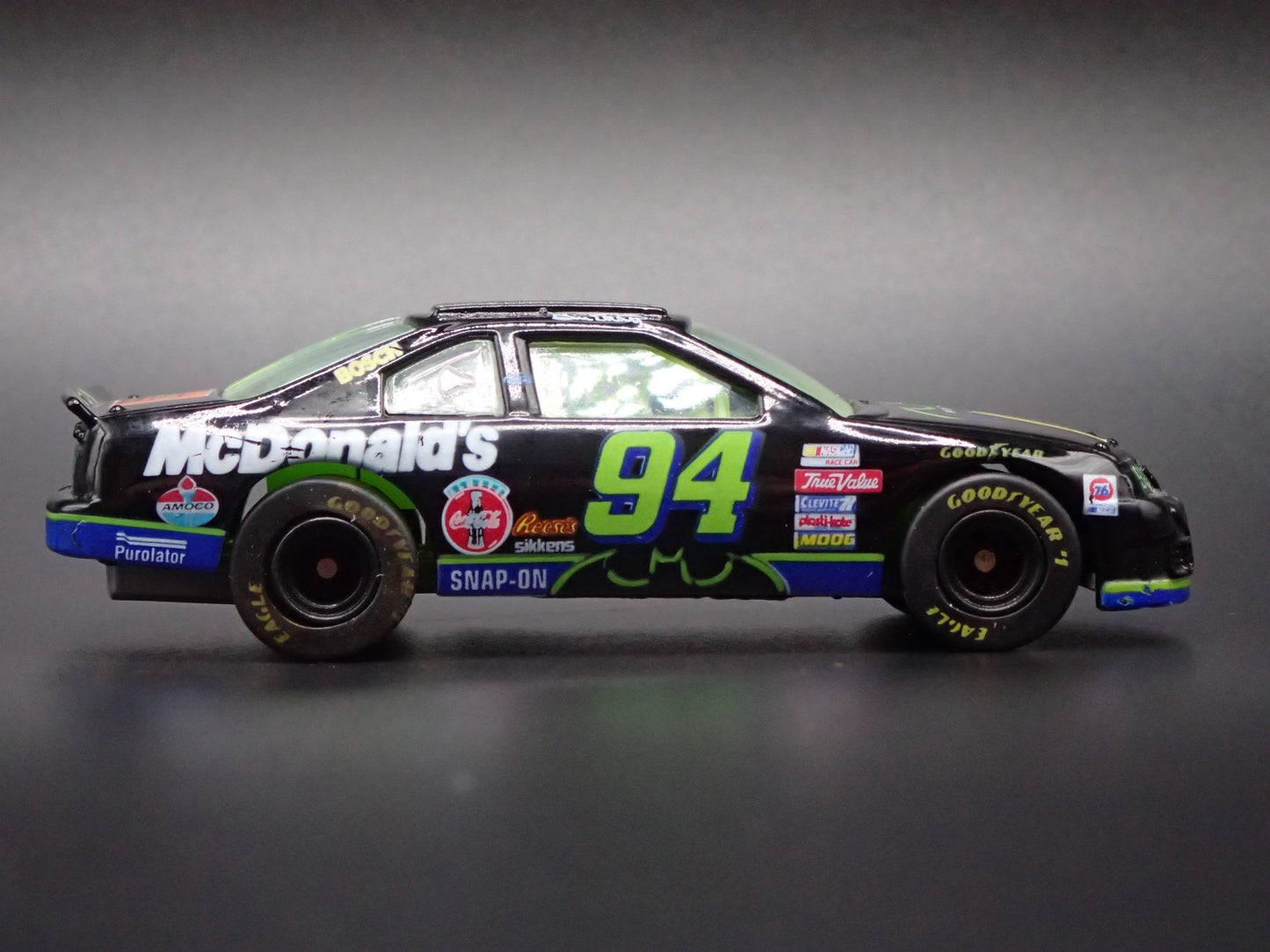 1995 95 FORD THUNDERBIRD 94 BILL ELLIOTT NASCAR 1:64 SCALE DIECAST MODEL CAR