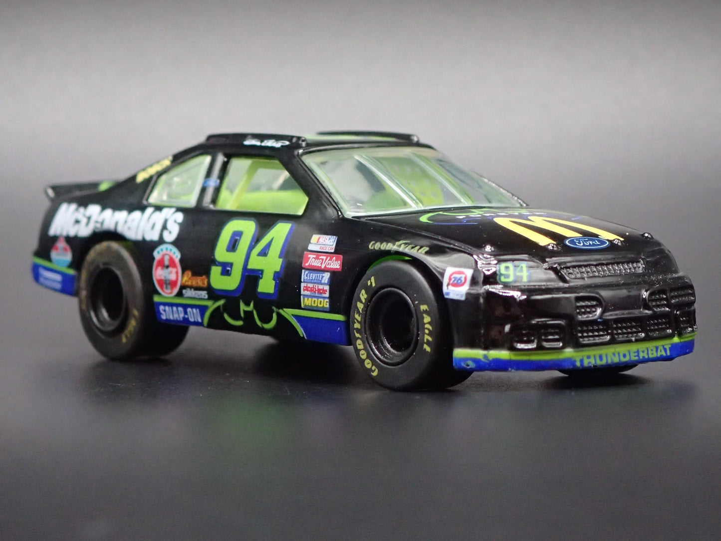 1995 95 FORD THUNDERBIRD 94 BILL ELLIOTT NASCAR 1:64 SCALE DIECAST MODEL CAR