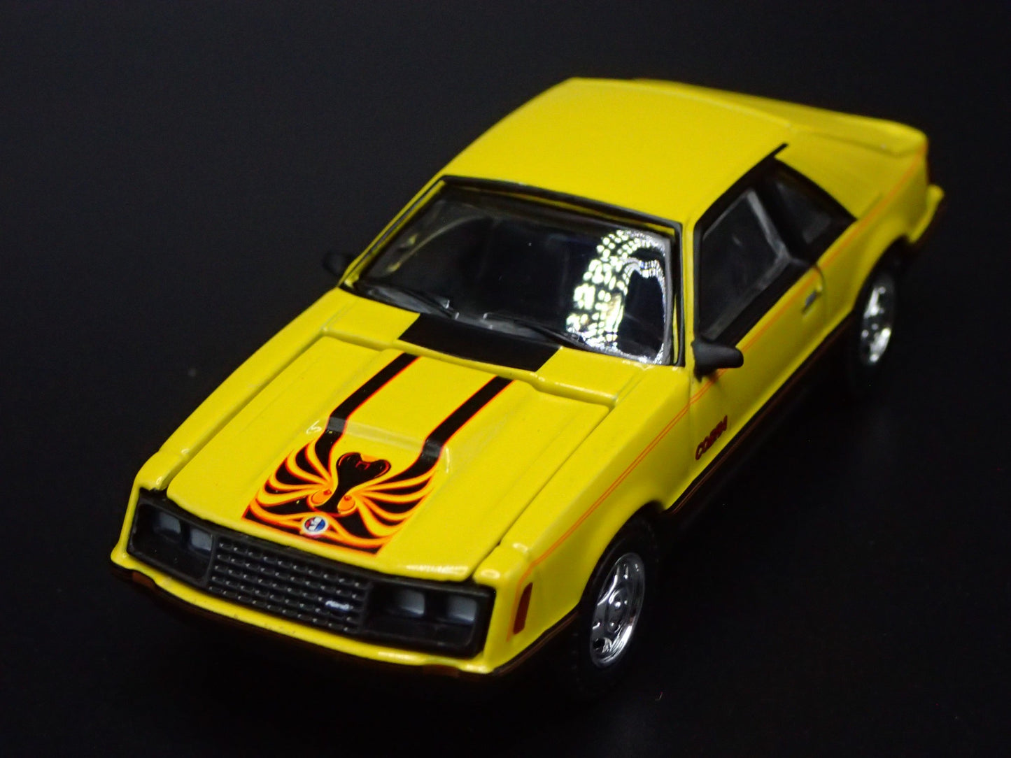 1979 79 FORD MUSTANG COBRA FASTBACK YELLOW 1:64 SCALE DIORAMA DIECAST MODEL CAR
