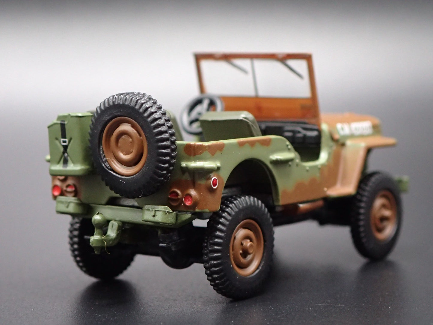 WWII WILLYS MB JEEP 1ST CANADIAN TANK BRIGADE 1:64 SCALE DIECAST MODEL CAR