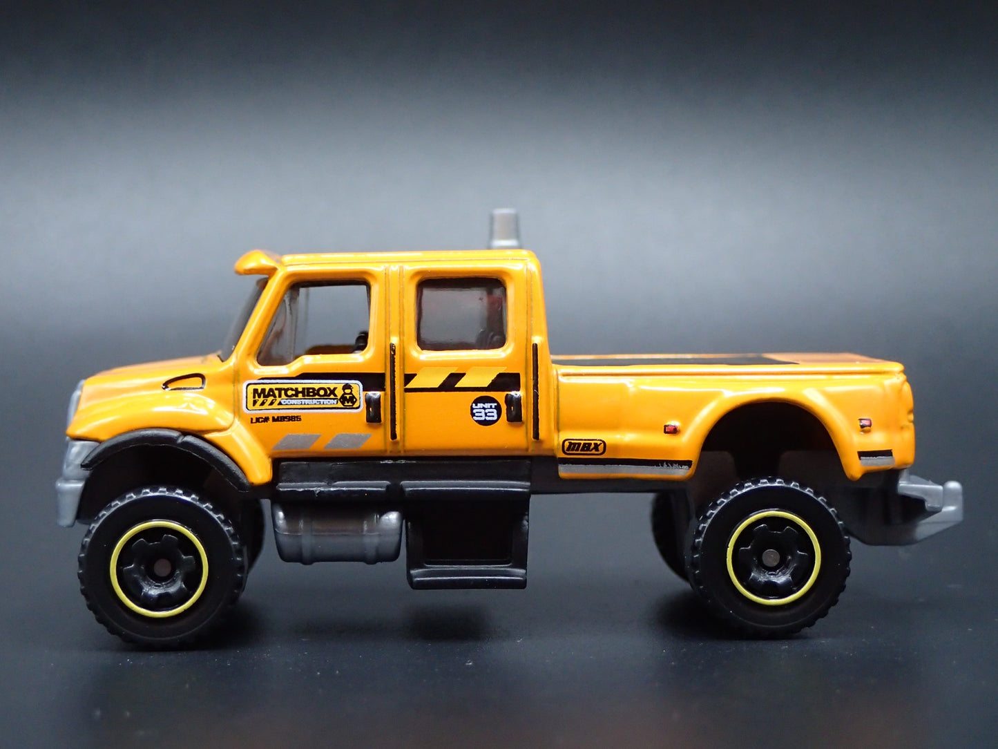 2004-2008 INTERNATIONAL CXT PICKUP TRUCK 1:64 MB SCALE DIORAMA DIECAST MODEL CAR