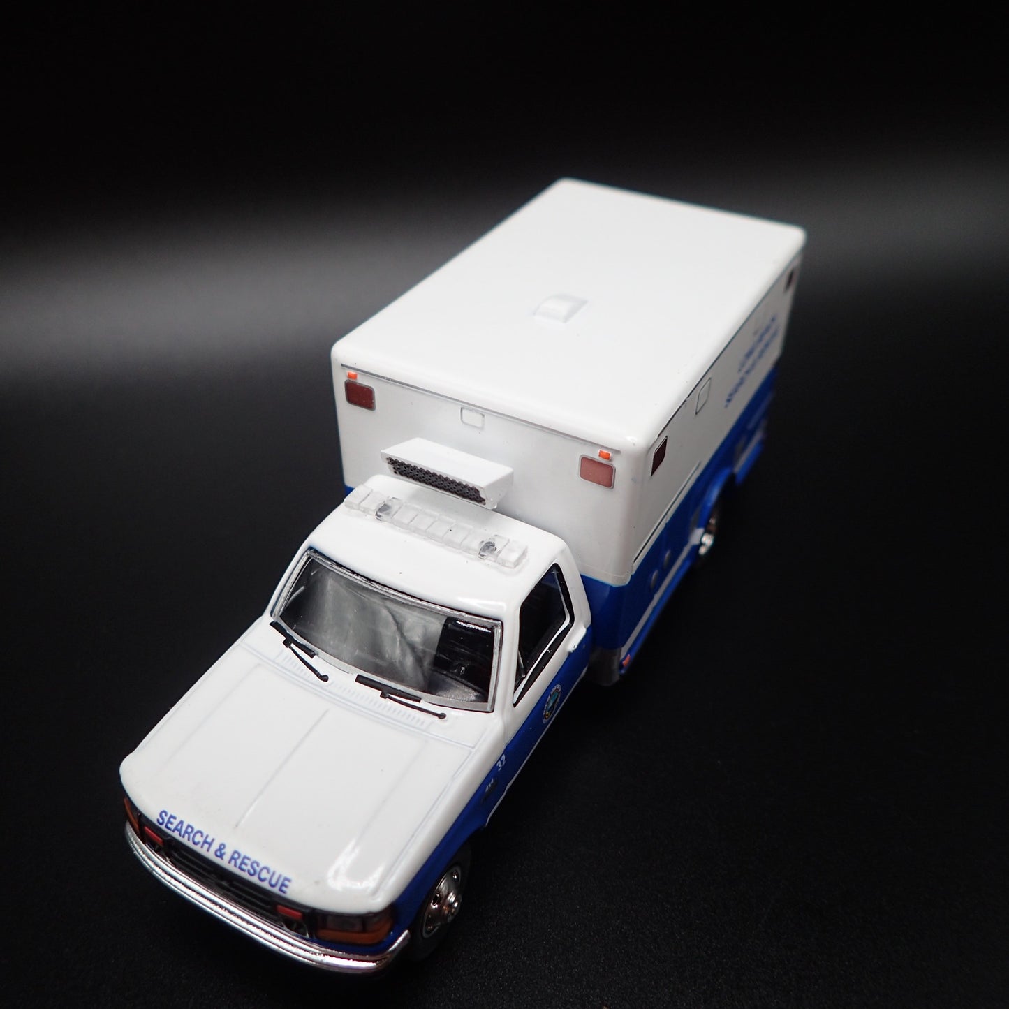 1993 93 FORD F350 AMBULANCE RESCUE LONG BEACH, CA 1:64 SCALE DIECAST MODEL CAR