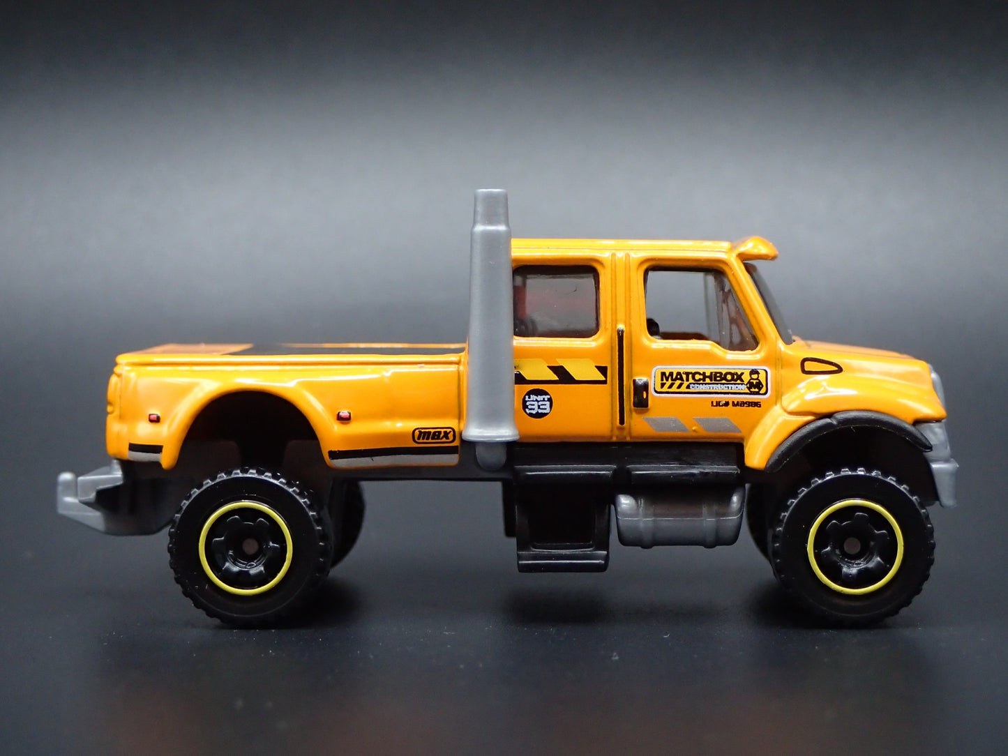 2004-2008 INTERNATIONAL CXT PICKUP TRUCK 1:64 MB SCALE DIORAMA DIECAST MODEL CAR