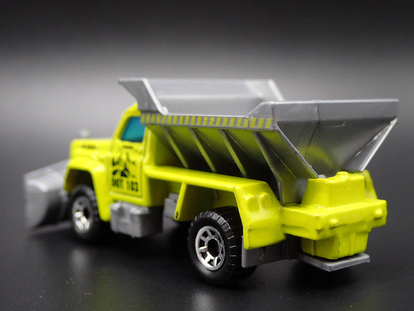 CHEVROLET TRUCK SNOW PLOW ROAD MAINTANCE 1:64 MB SCALE DIECAST MODEL CAR