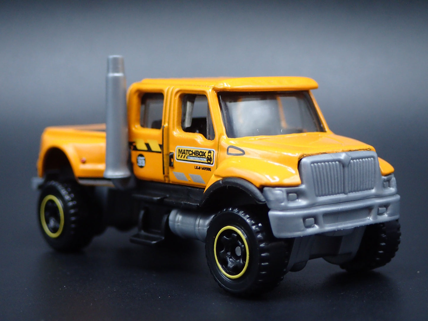 2004-2008 INTERNATIONAL CXT PICKUP TRUCK 1:64 MB SCALE DIORAMA DIECAST MODEL CAR