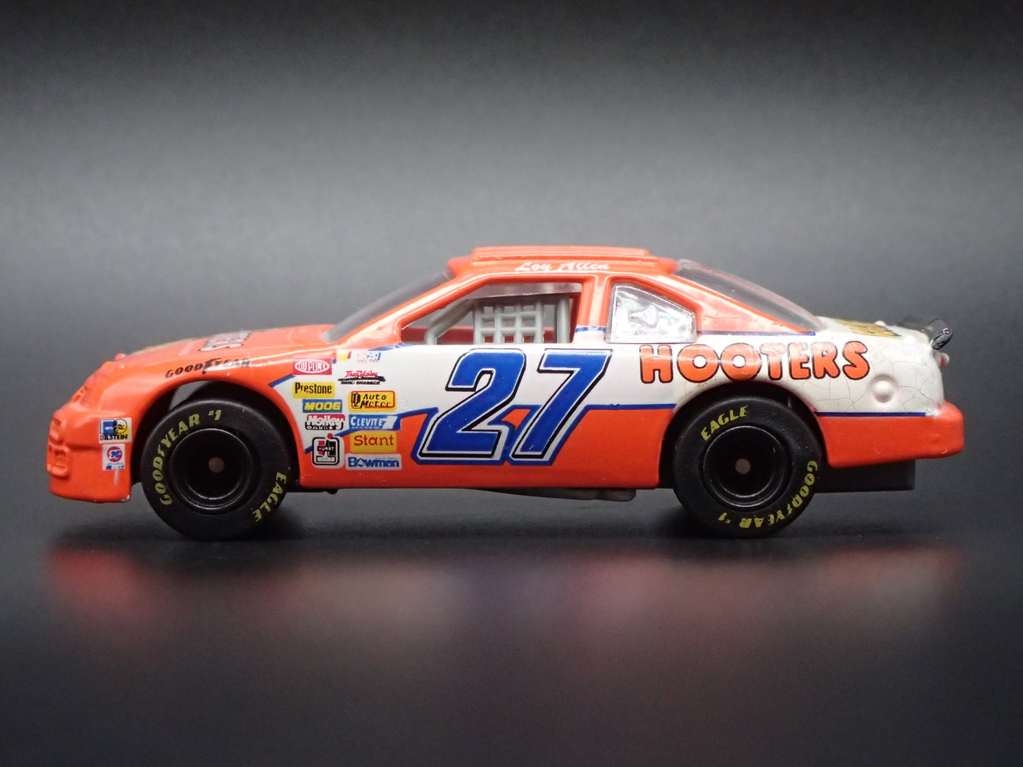 1995 FORD THUNDERBIRD 27 LOY ALLEN HOOTERS NASCAR 1:64 SCALE DIECAST MODEL CAR