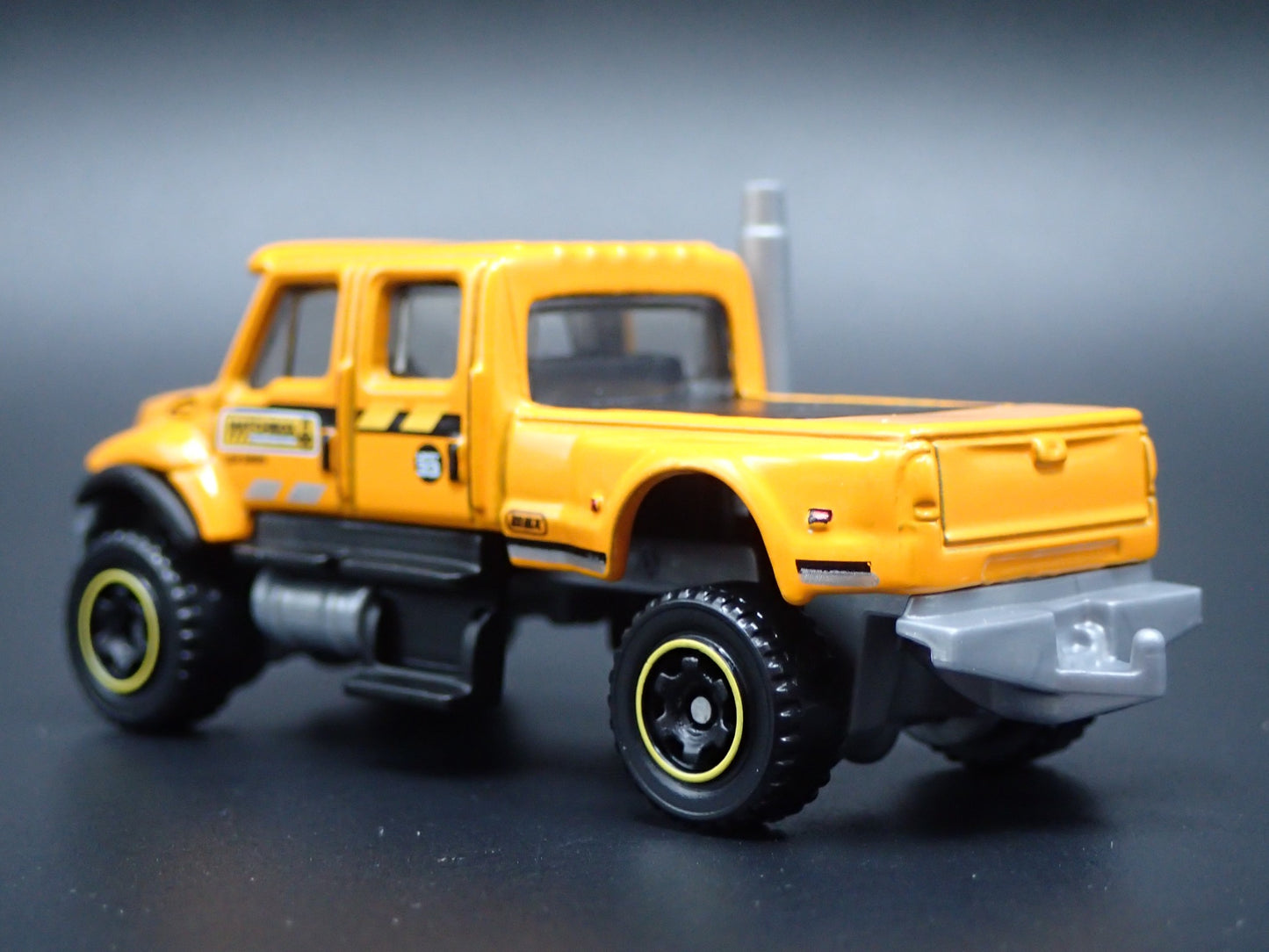2004-2008 INTERNATIONAL CXT PICKUP TRUCK 1:64 MB SCALE DIORAMA DIECAST MODEL CAR