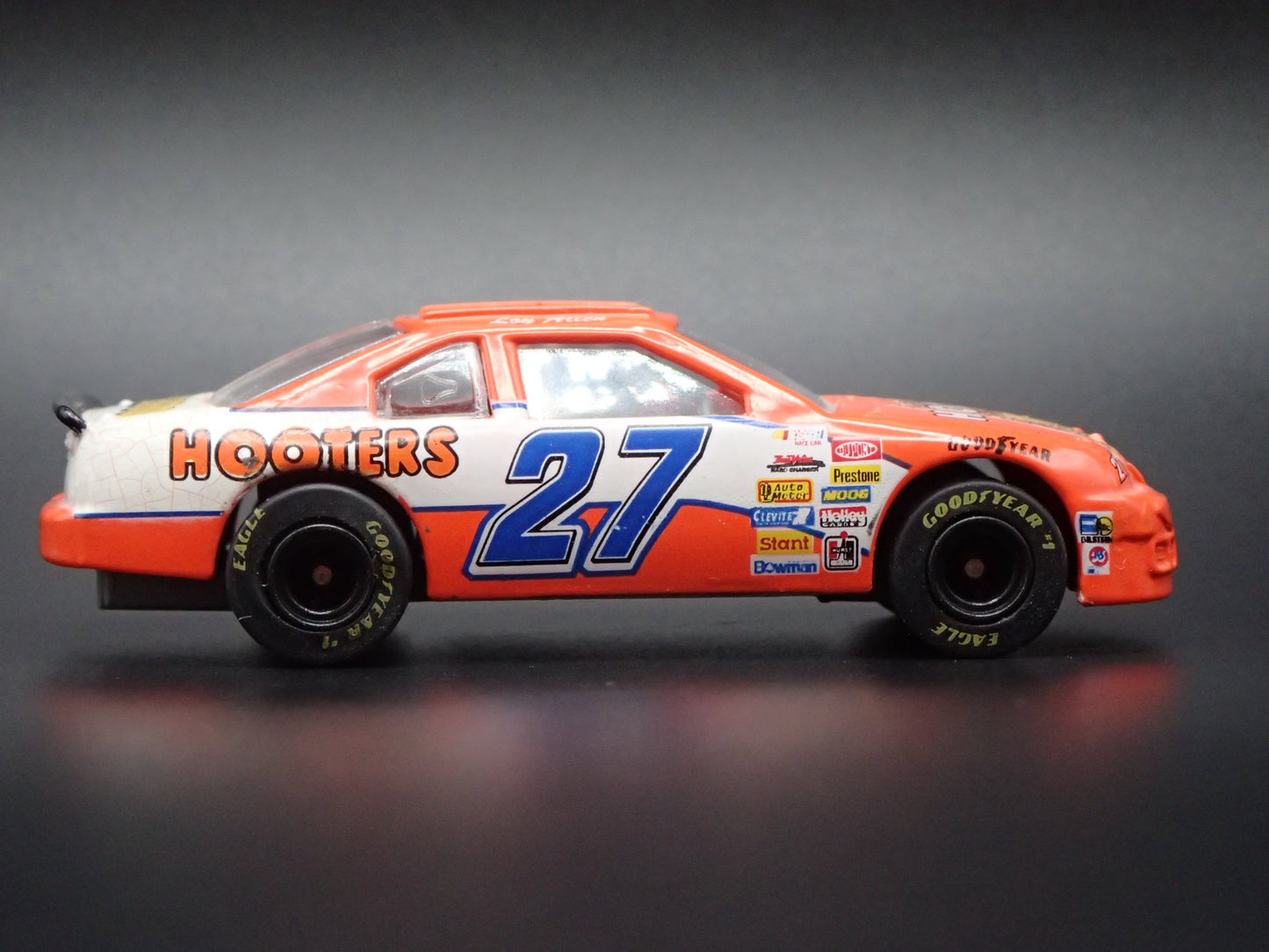 1995 FORD THUNDERBIRD 27 LOY ALLEN HOOTERS NASCAR 1:64 SCALE DIECAST MODEL CAR