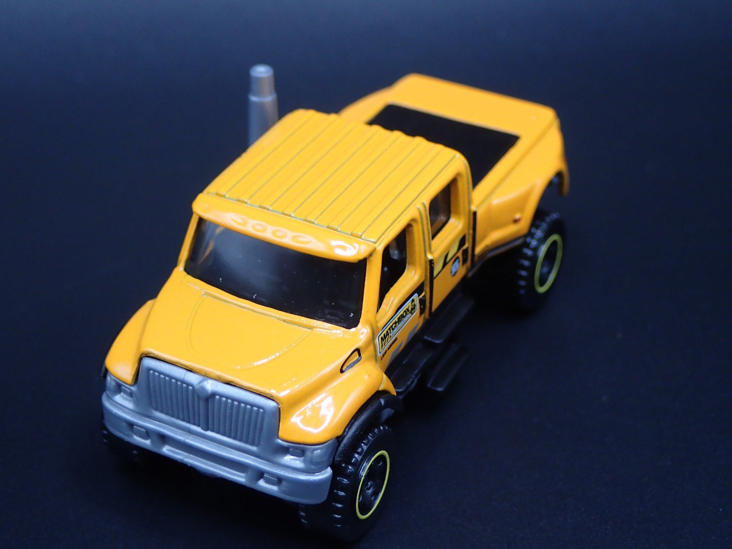 2004-2008 INTERNATIONAL CXT PICKUP TRUCK 1:64 MB SCALE DIORAMA DIECAST MODEL CAR