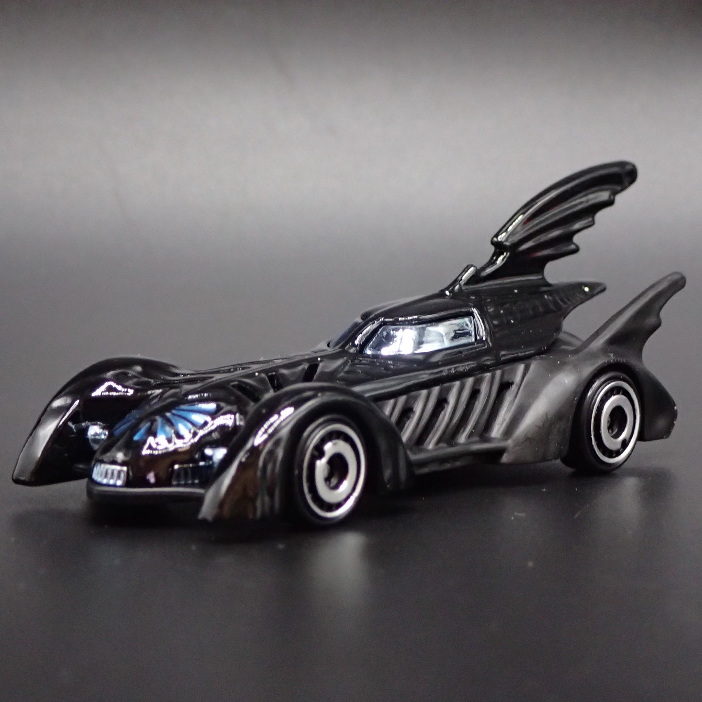 BATMAN FOREVER BATMOBILE BLACK 1:64 SCALE COLLECTIBLE DIORAMA DIECAST MODEL CAR
