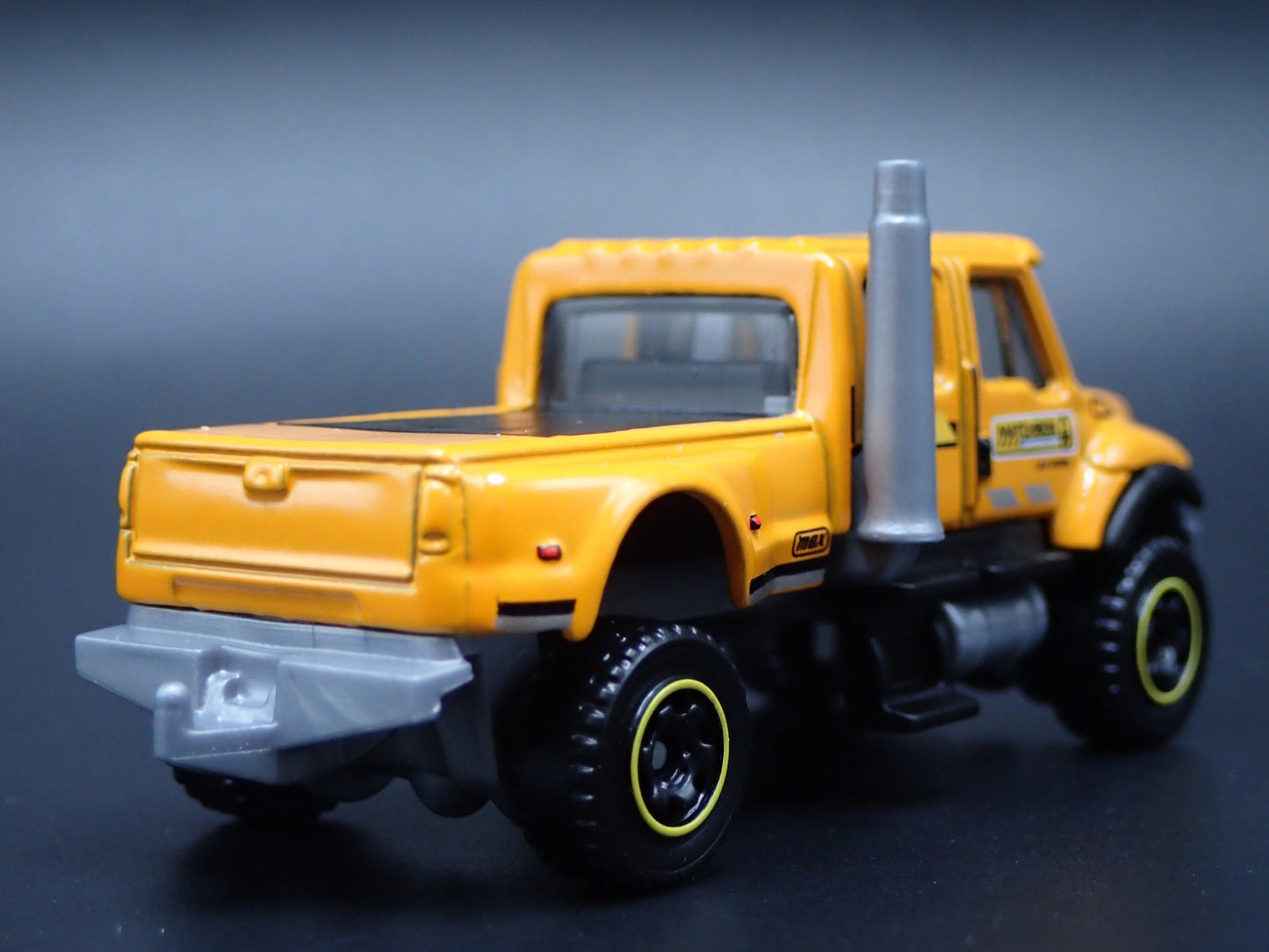 2004-2008 INTERNATIONAL CXT PICKUP TRUCK 1:64 MB SCALE DIORAMA DIECAST MODEL CAR