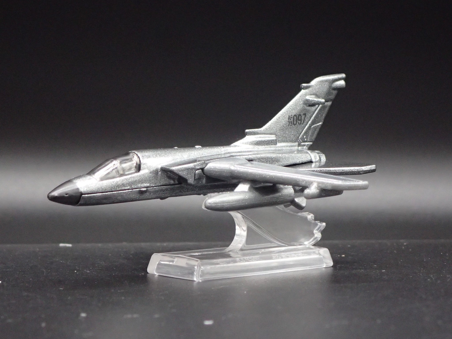 WW84 WONDER WOMAN DC JET PLANE 1:64 SCALE COLLECTIBLE DIORAMA DIECAST MODEL CAR