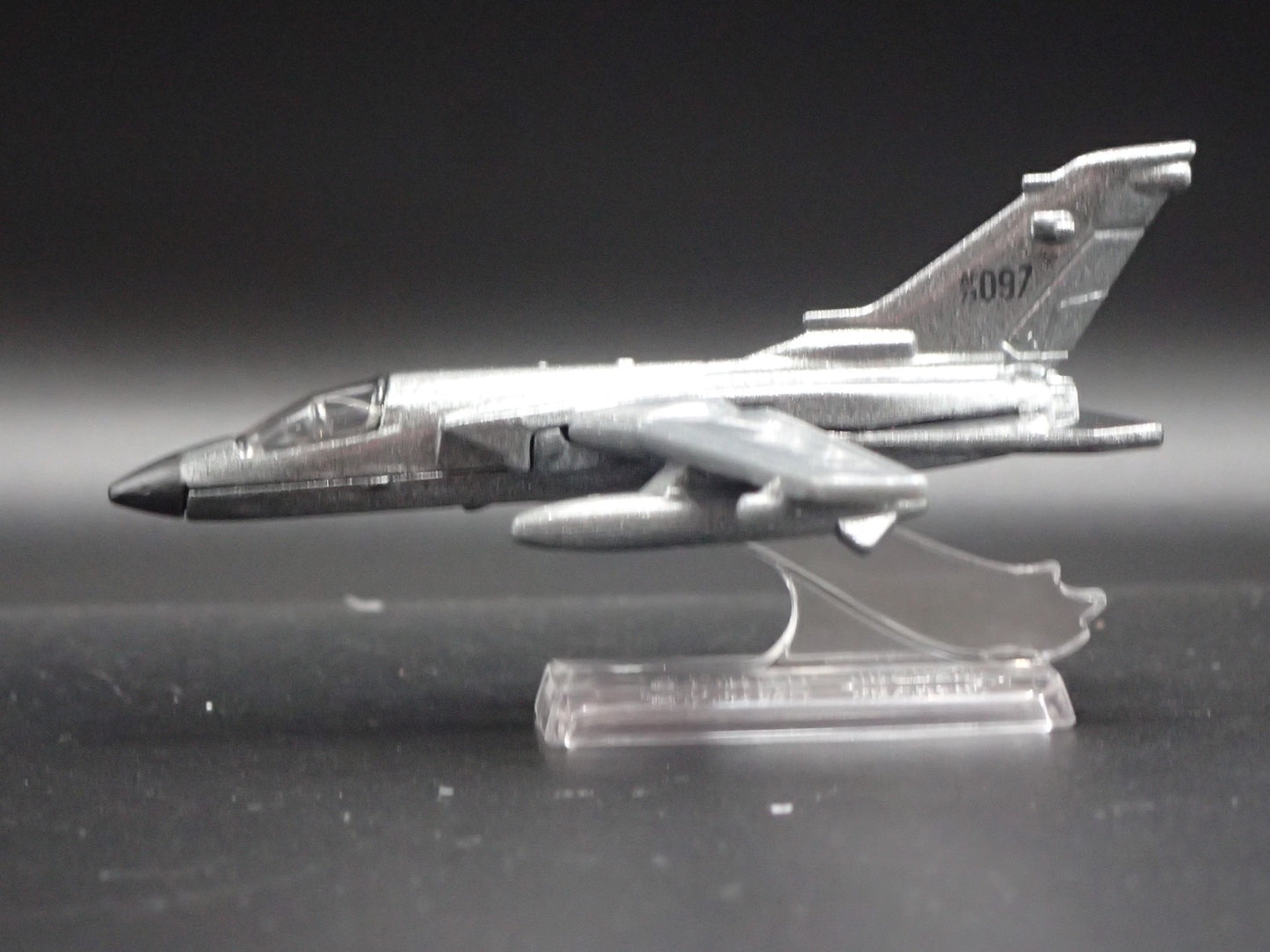 WW84 WONDER WOMAN DC JET PLANE 1:64 SCALE COLLECTIBLE DIORAMA DIECAST MODEL CAR